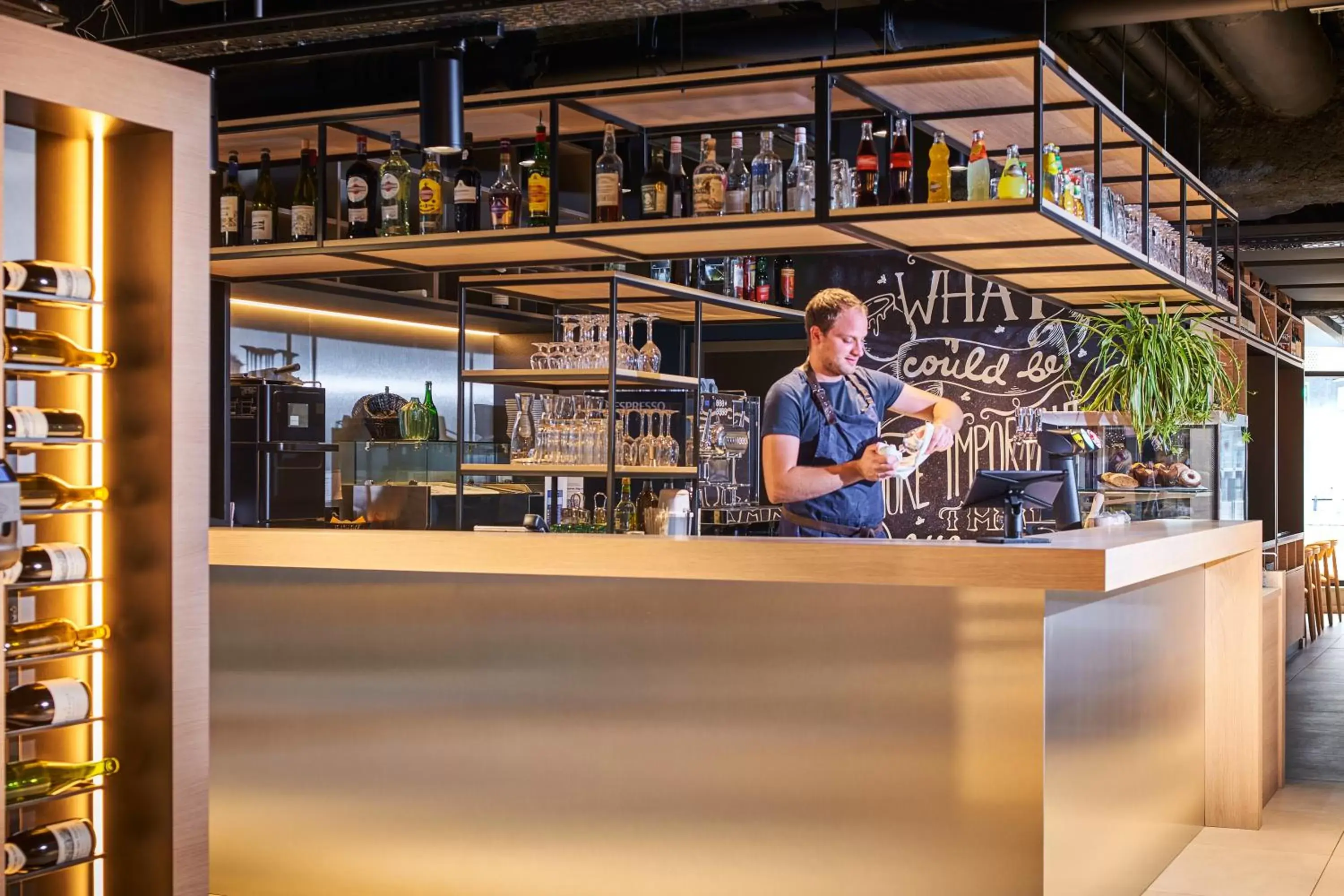 Lounge or bar in ibis Bethune Centre Gare Lounge or bar in ibis Bethune Centre Gare