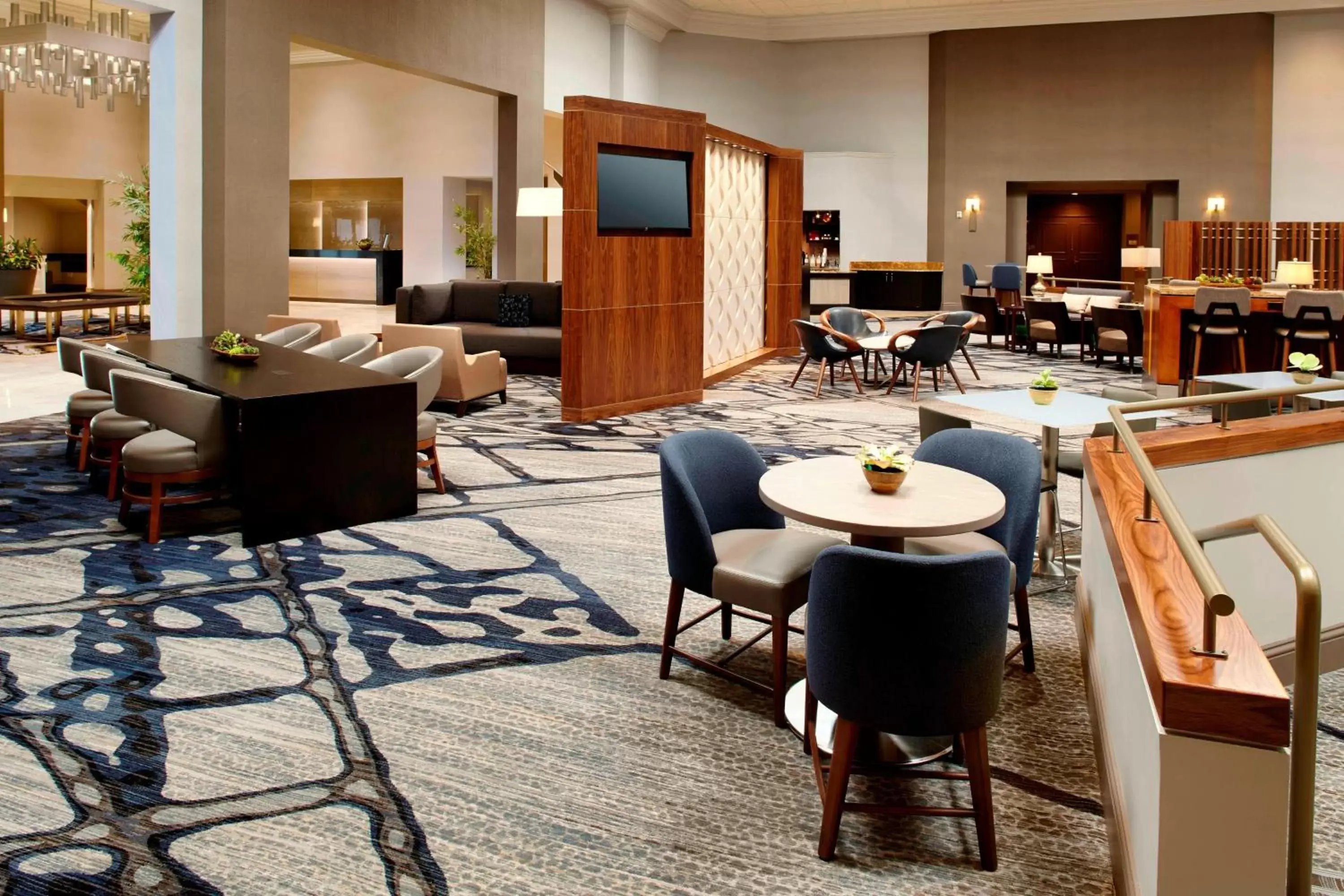 Lobby or reception, Restaurant/Places to Eat in Marriott Cincinnati Airport