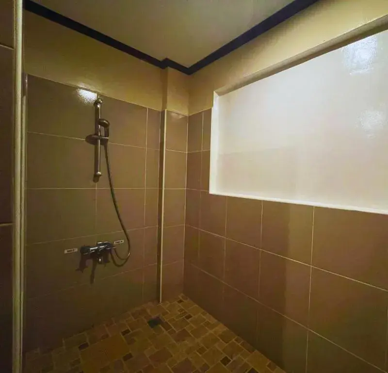 Shower, Bathroom in Verde View Villas