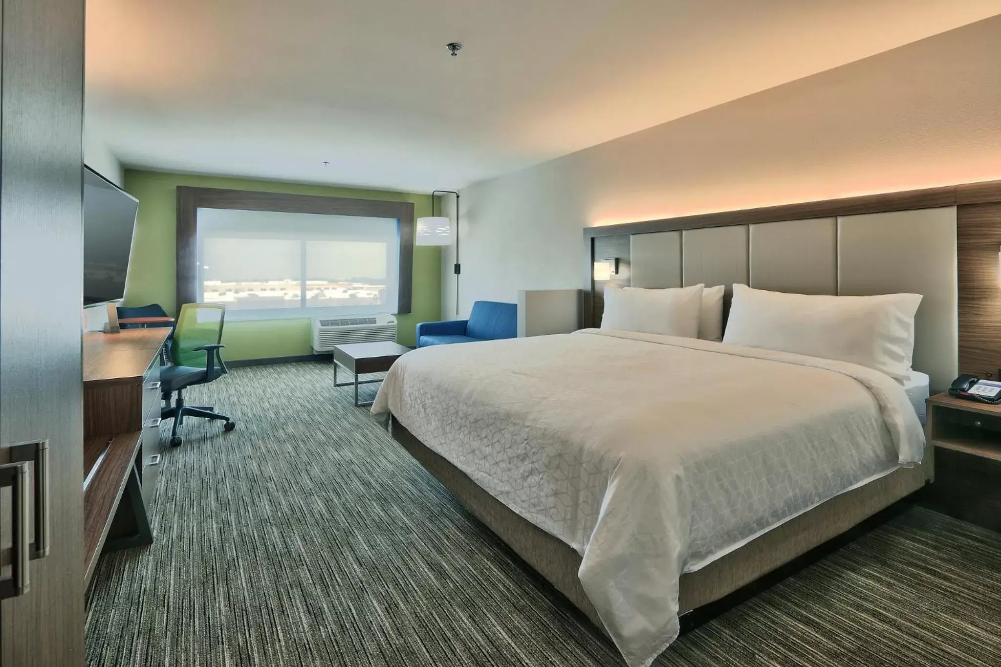 Photo of the whole room, Bed in Holiday Inn Express & Suites - Albuquerque East, an IHG Hotel