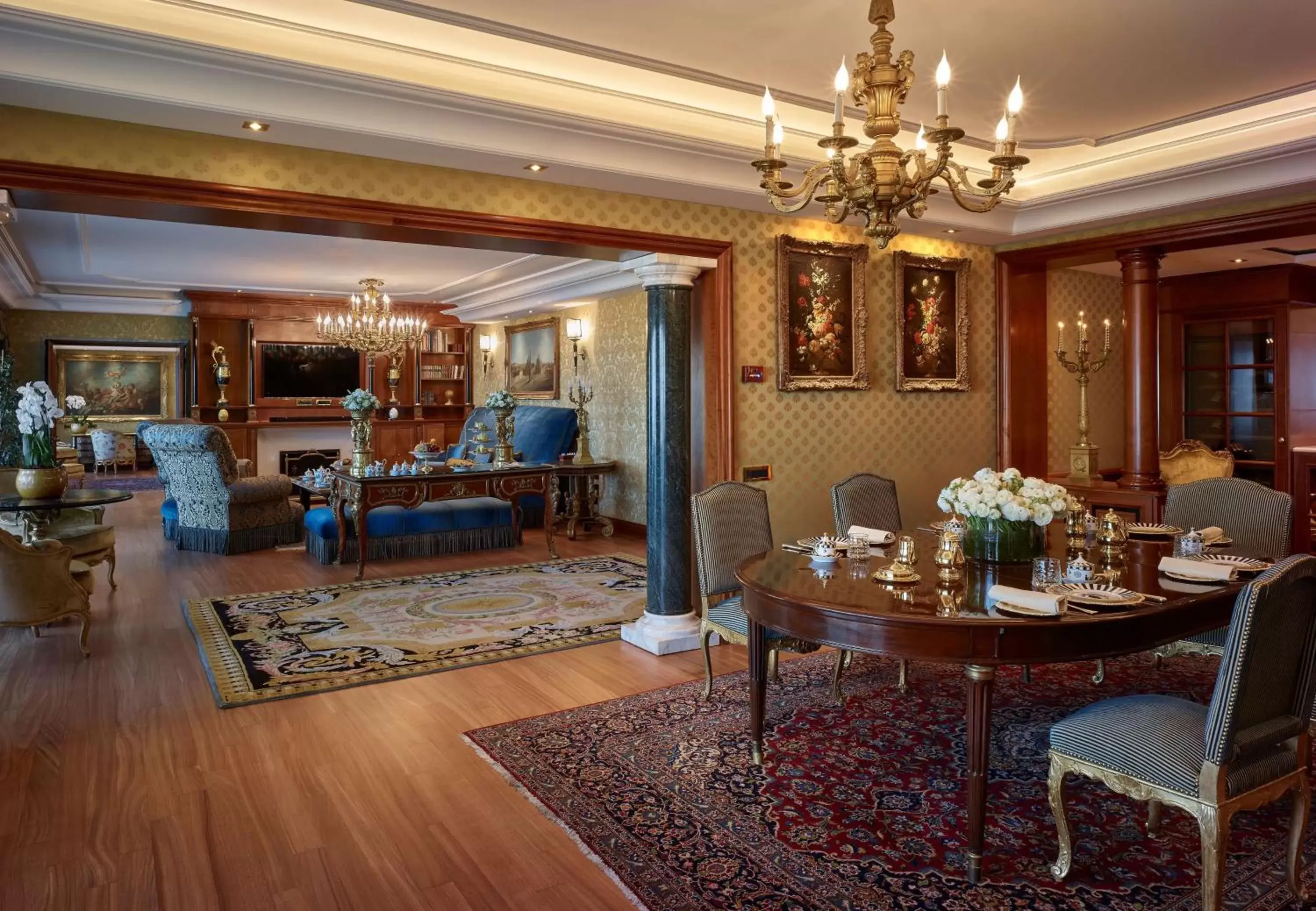 Living room in Rome Cavalieri, A Waldorf Astoria Hotel