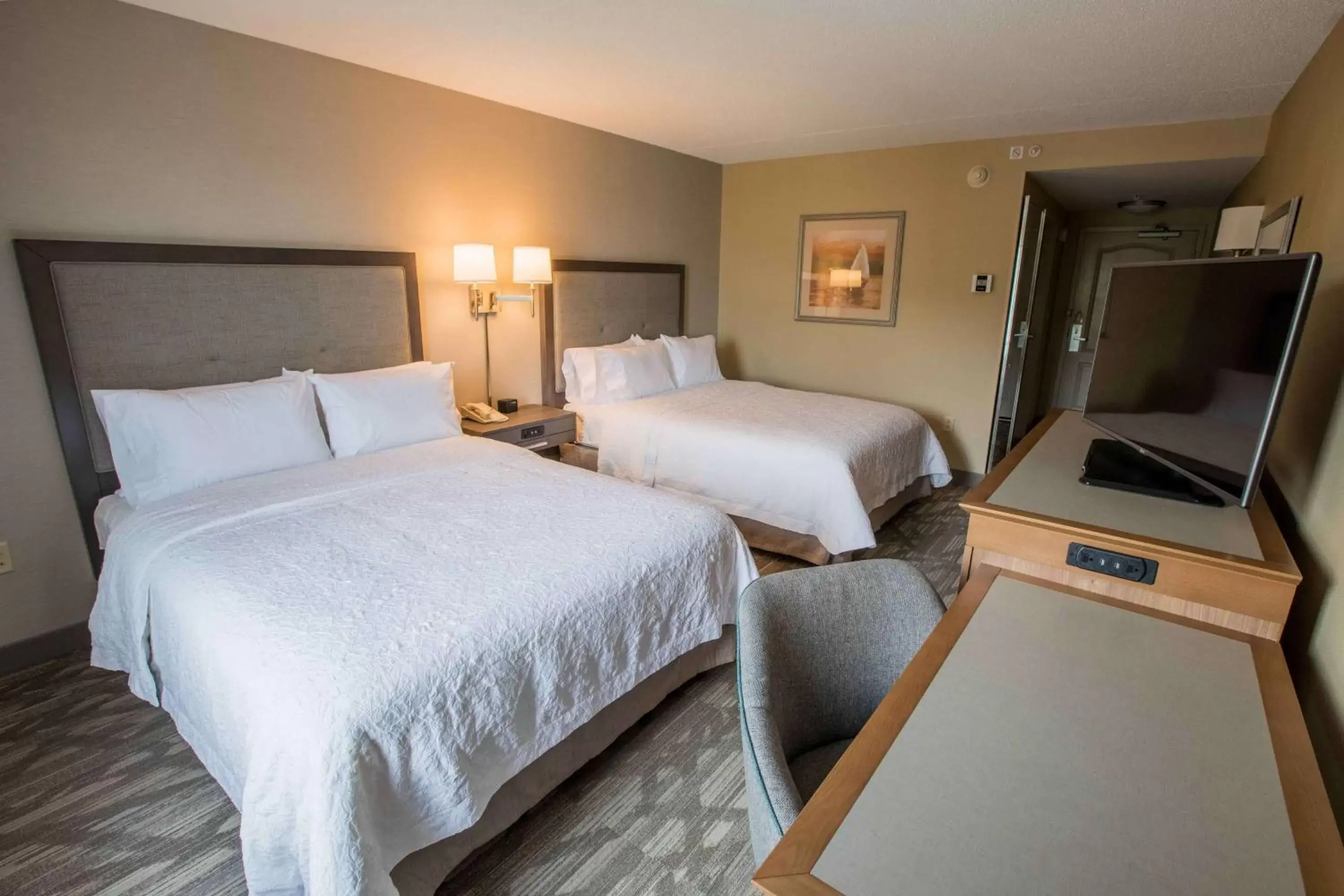 Bedroom, Bed in Hampton Inn & Suites Tilton