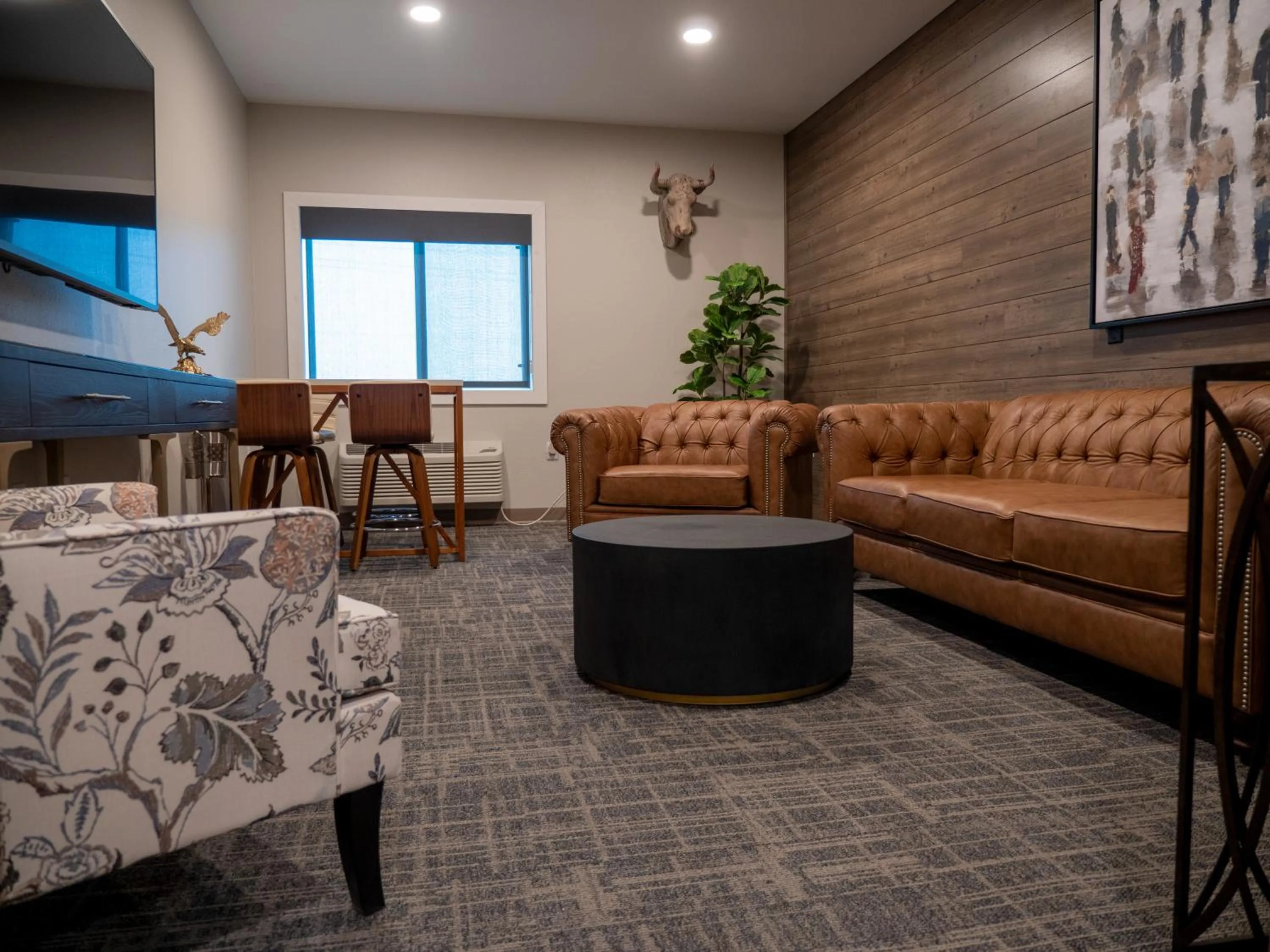 TV and multimedia, Seating Area in Americas Best Value Inn New Florence