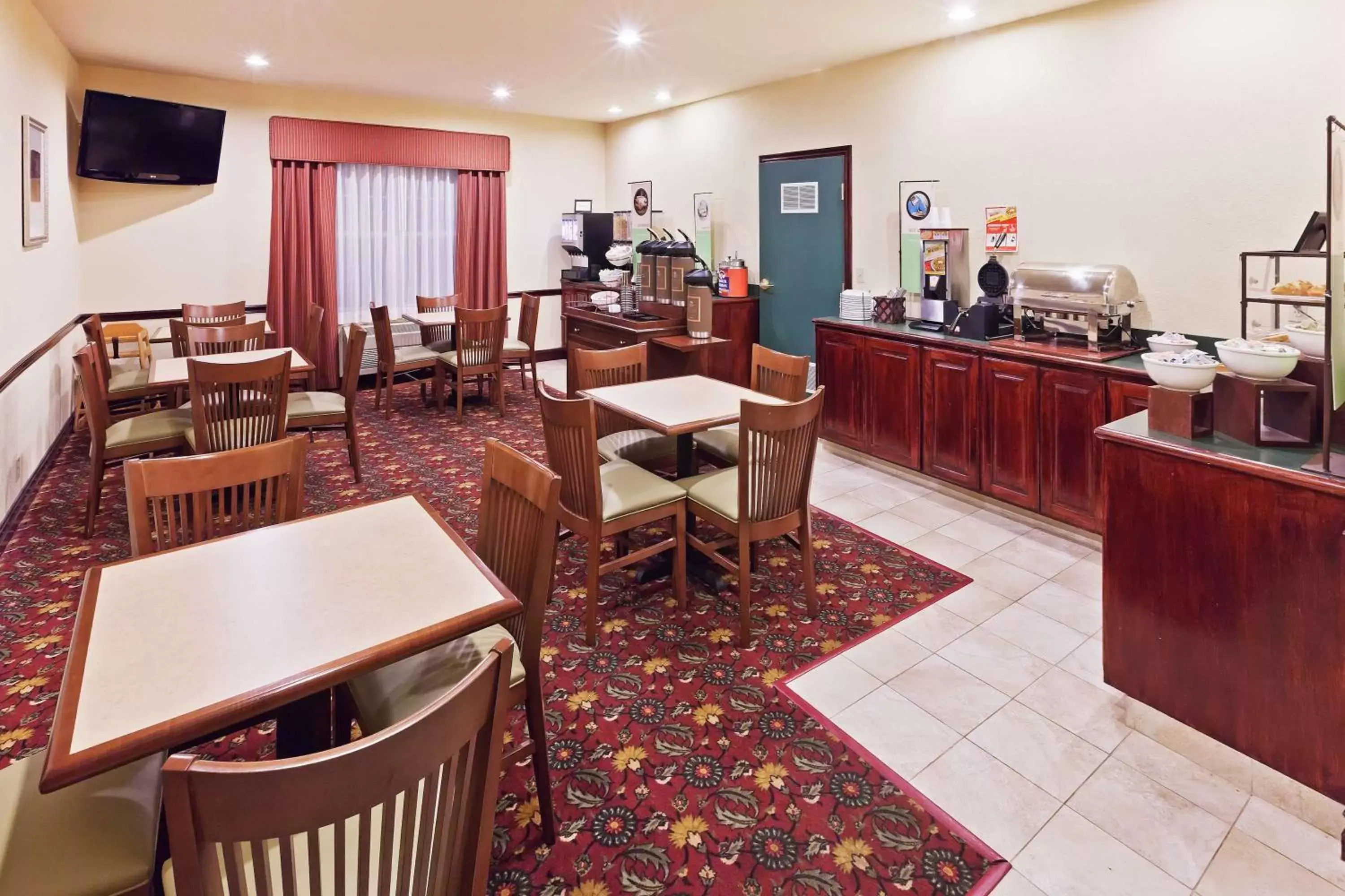 Restaurant/Places to Eat in Country Inn & Suites by Radisson, Tulsa, OK