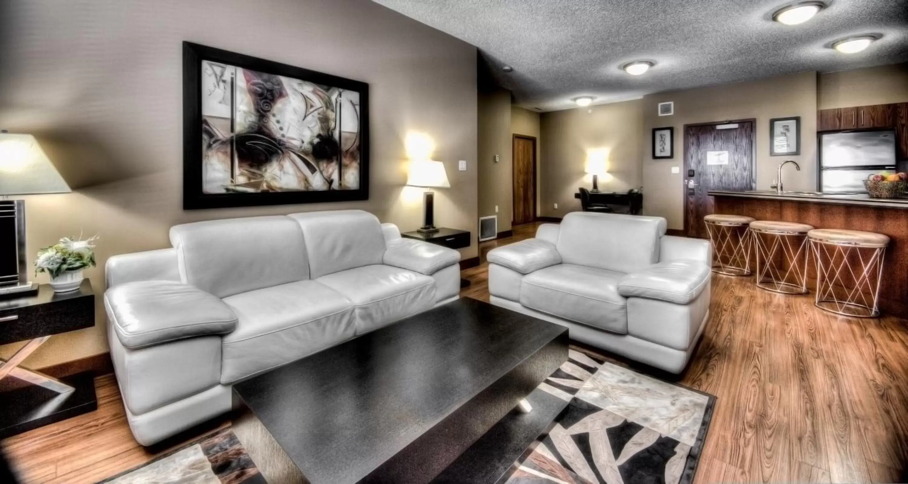 Living room, Seating Area in Grand Inn & Residence- Grande Prairie