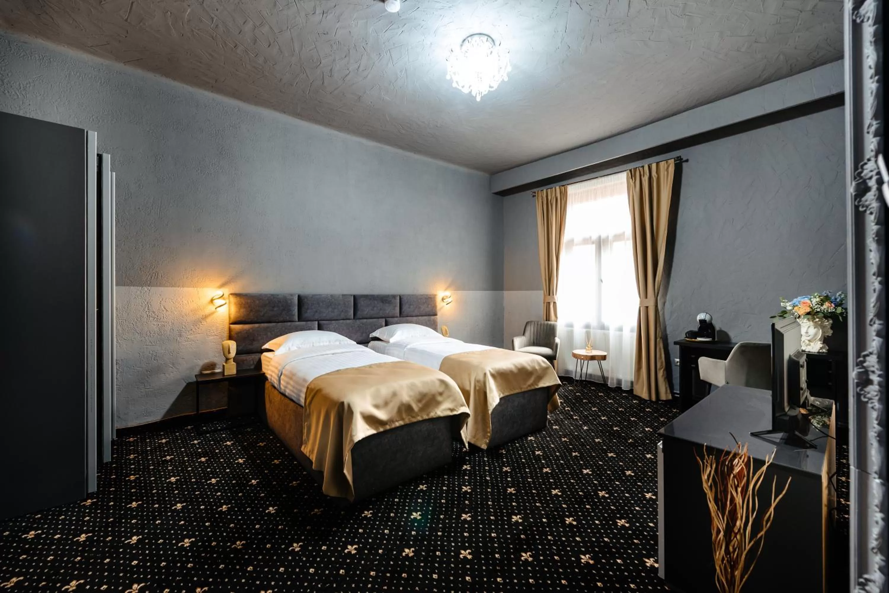 Bedroom, Bed in Palace Bulevard Inn