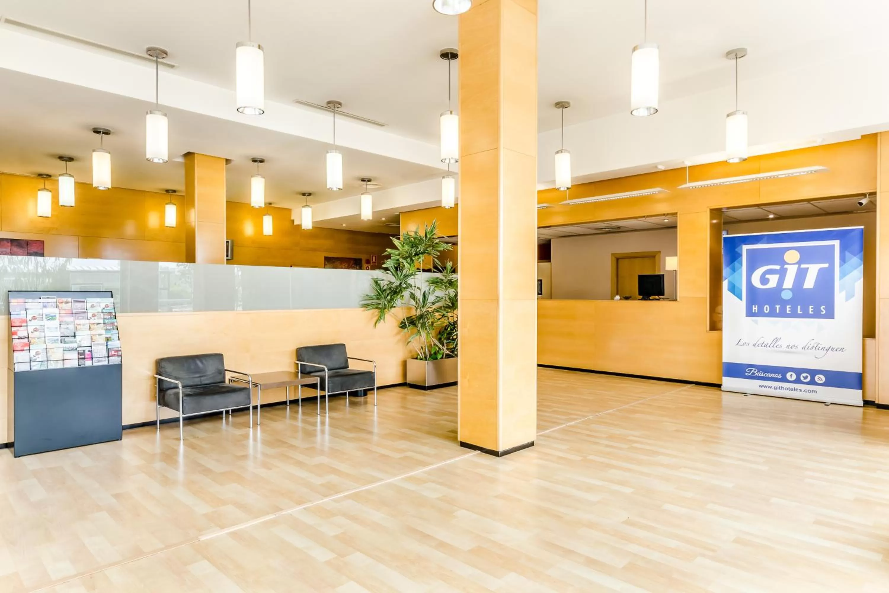 Property logo or sign in Hotel YIT Ciudad De Zaragoza