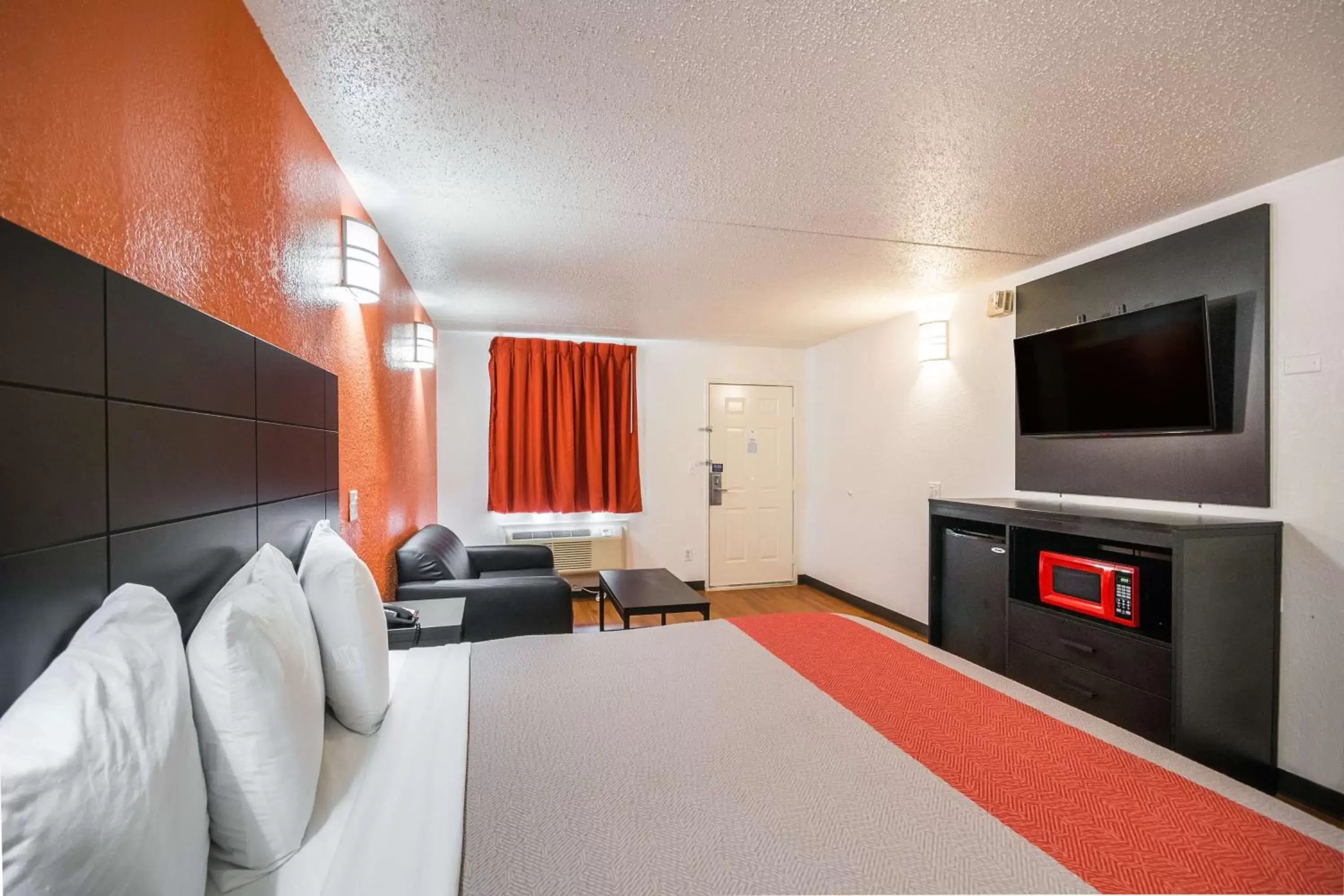 Photo of the whole room, TV/Entertainment Center in Motel 6-Houston, TX - Brookhollow