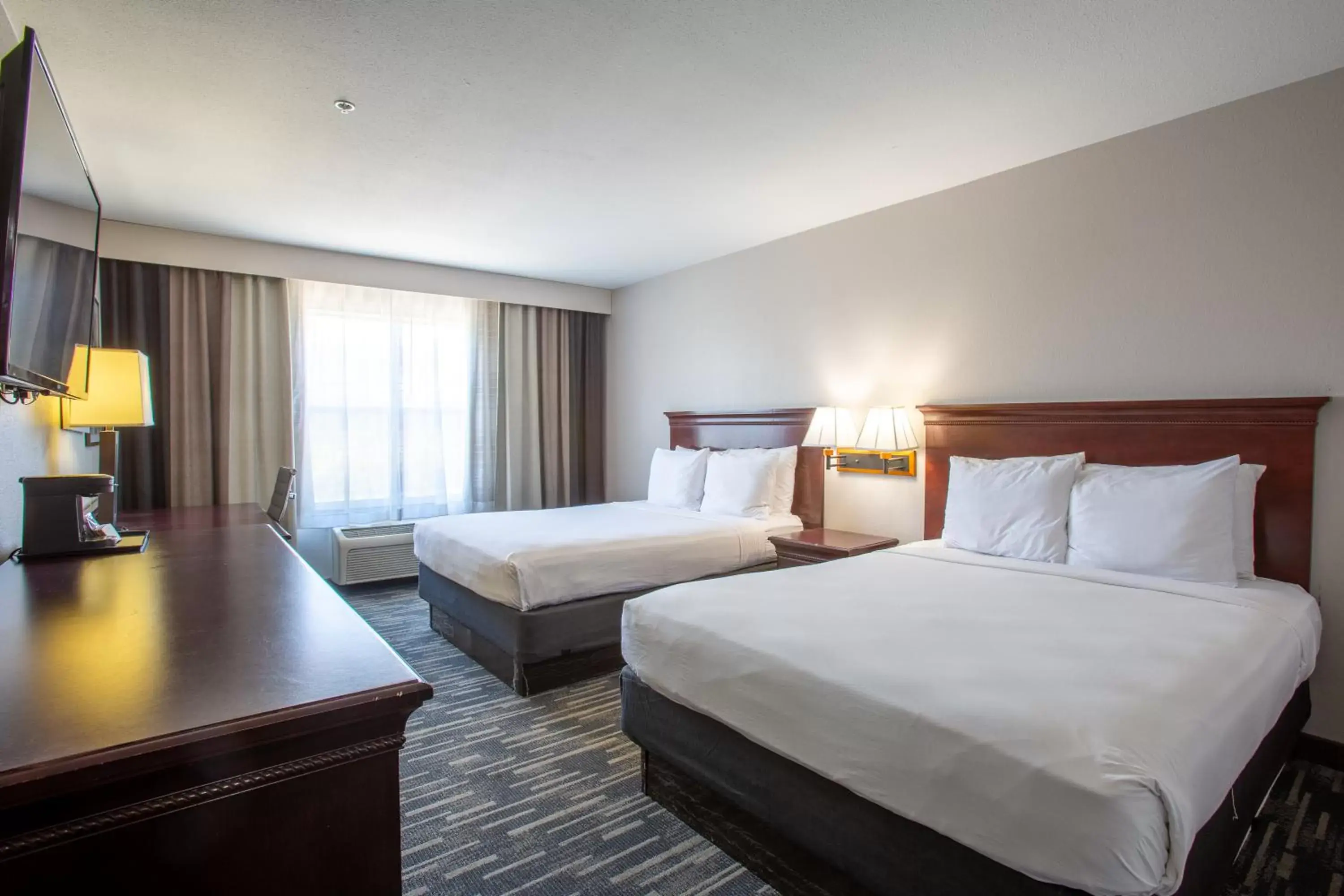 Bed in Country Inn & Suites by Radisson, Tucson City Center, AZ