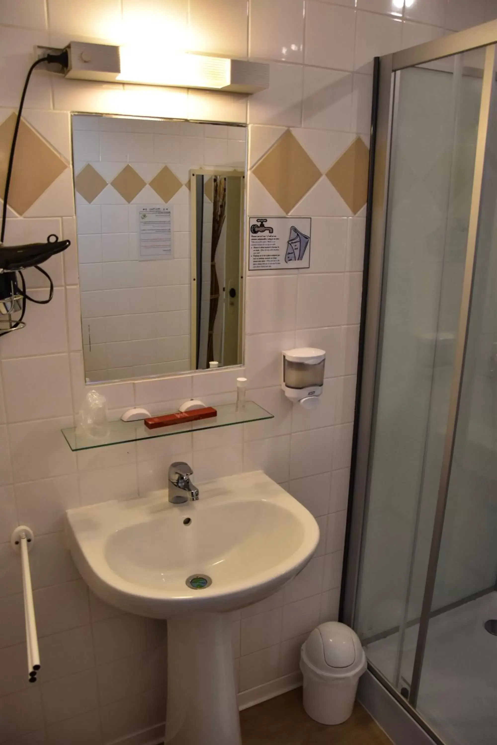 Bathroom in Hotel des Remparts