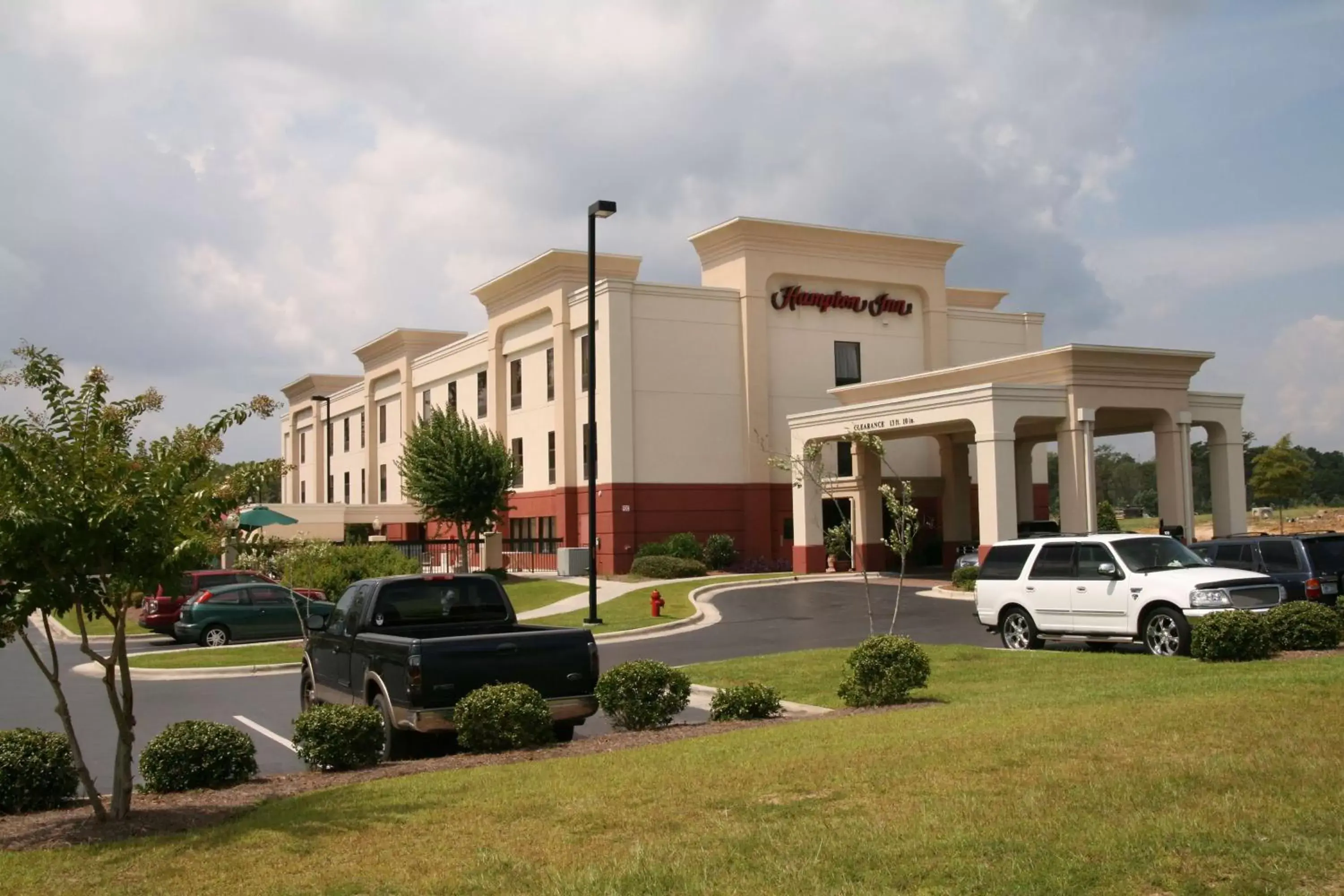 Property Building in Hampton Inn Havelock