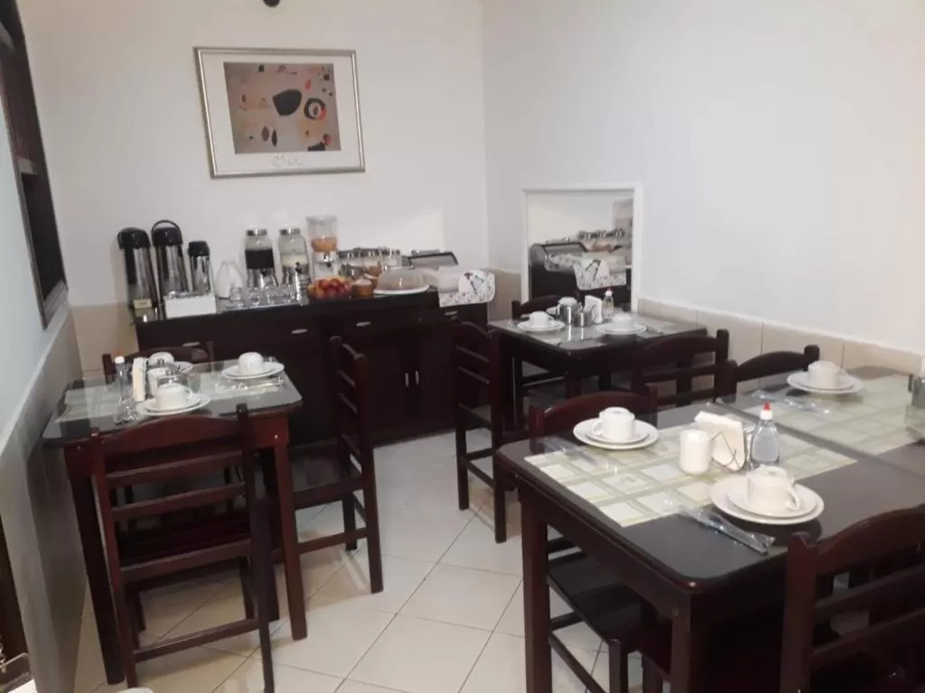 Restaurant/Places to Eat in Hotel Smart Inn