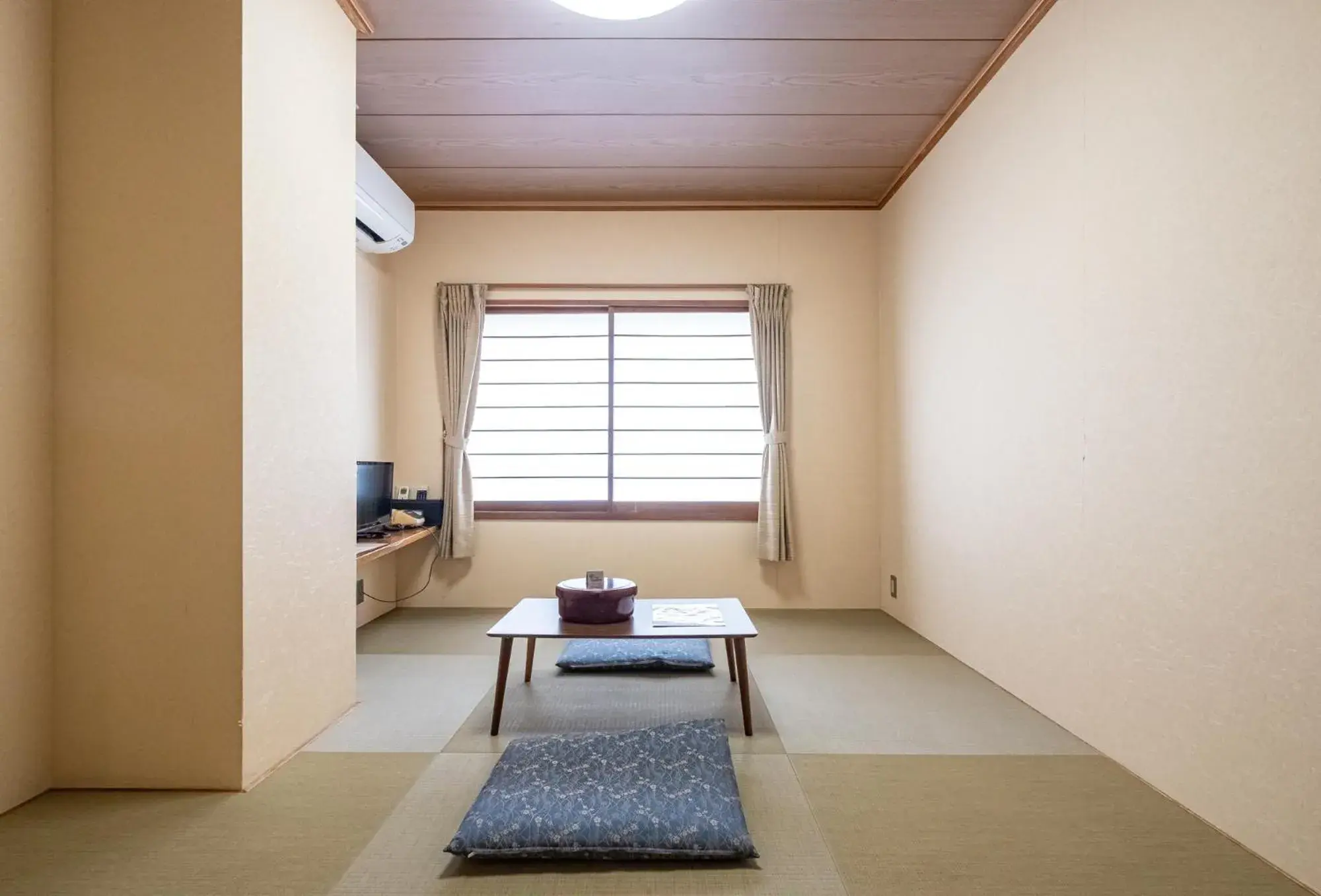 Photo of the whole room in Kawaguchiko Station Inn