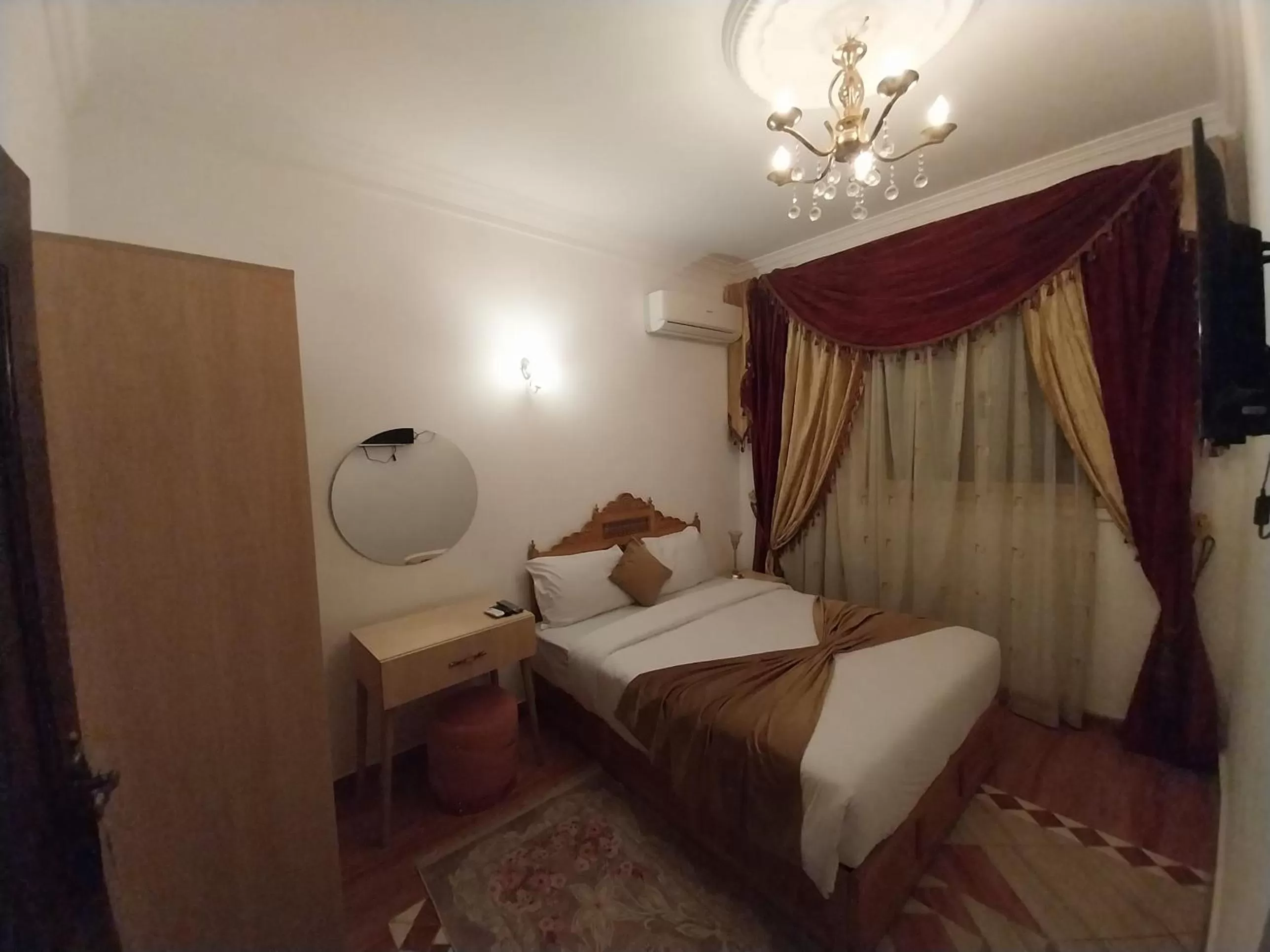 Bed in Eagles Pyramids View