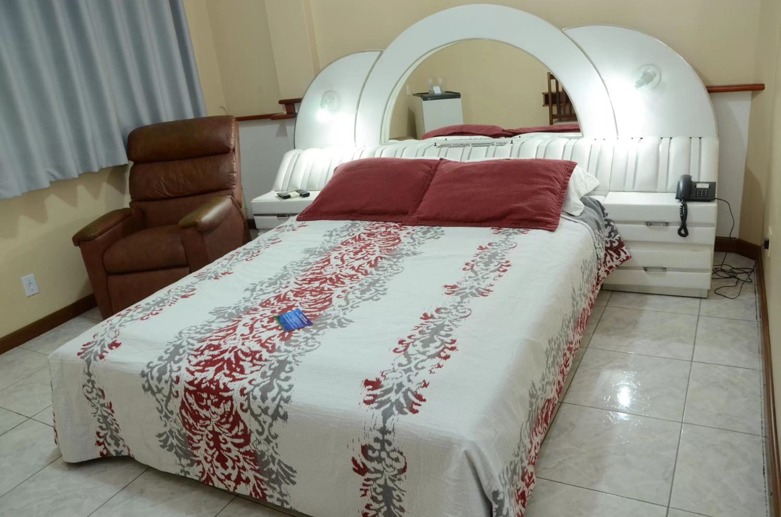 Bed in Fares Turis Hotel