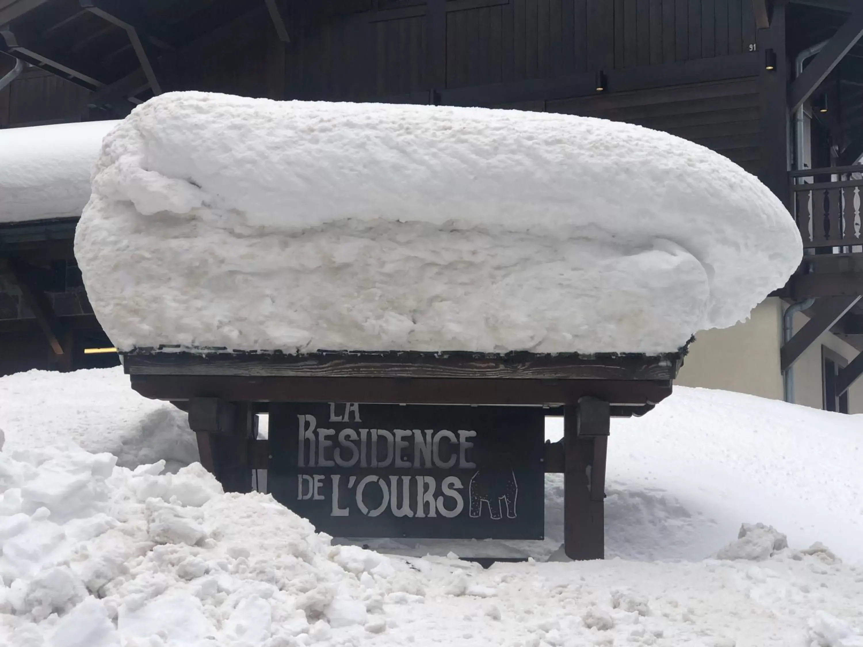 Facade/entrance, Winter in La Résidence de L'Ours