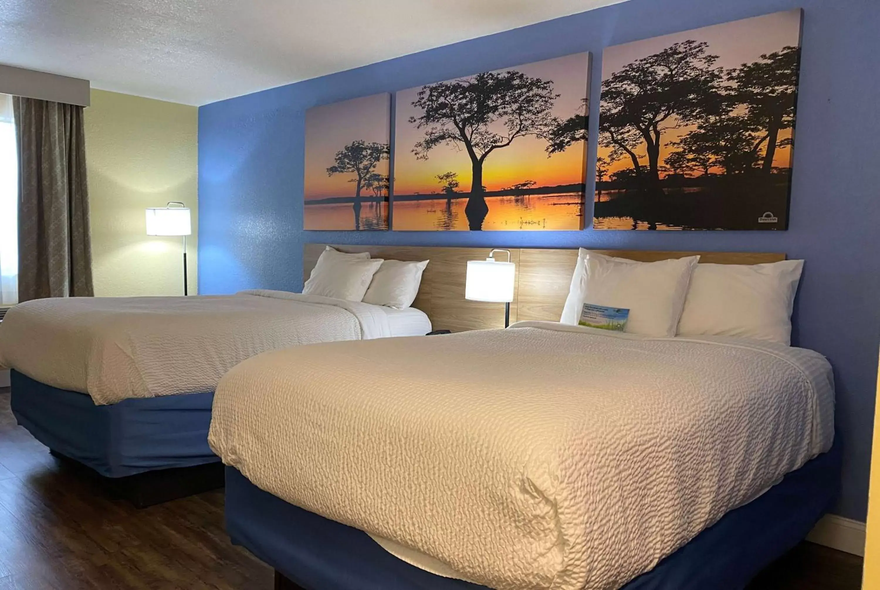 Photo of the whole room, Bed in Days Inn by Wyndham Fordyce