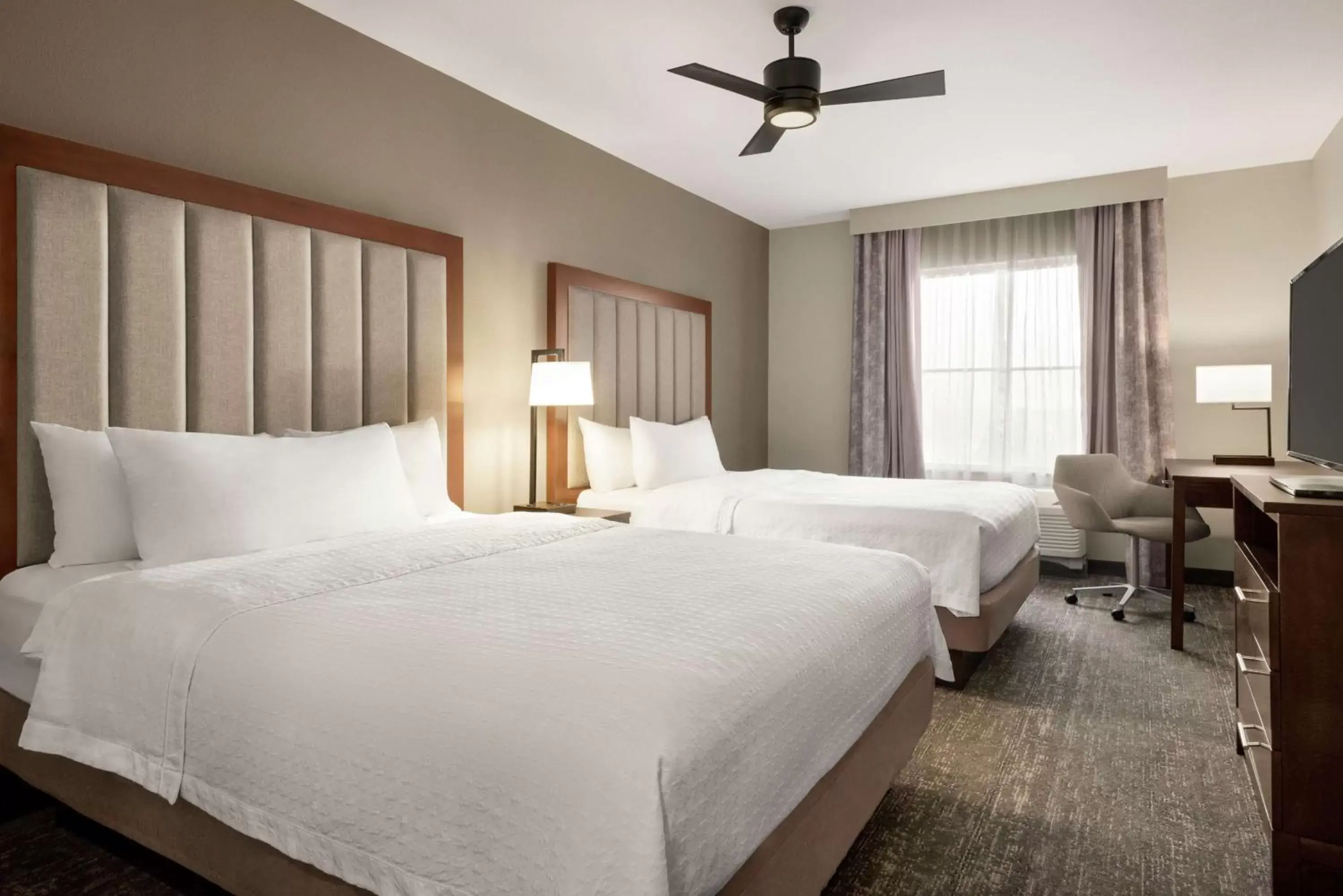 Bedroom, Bed in Homewood Suites Fort Wayne