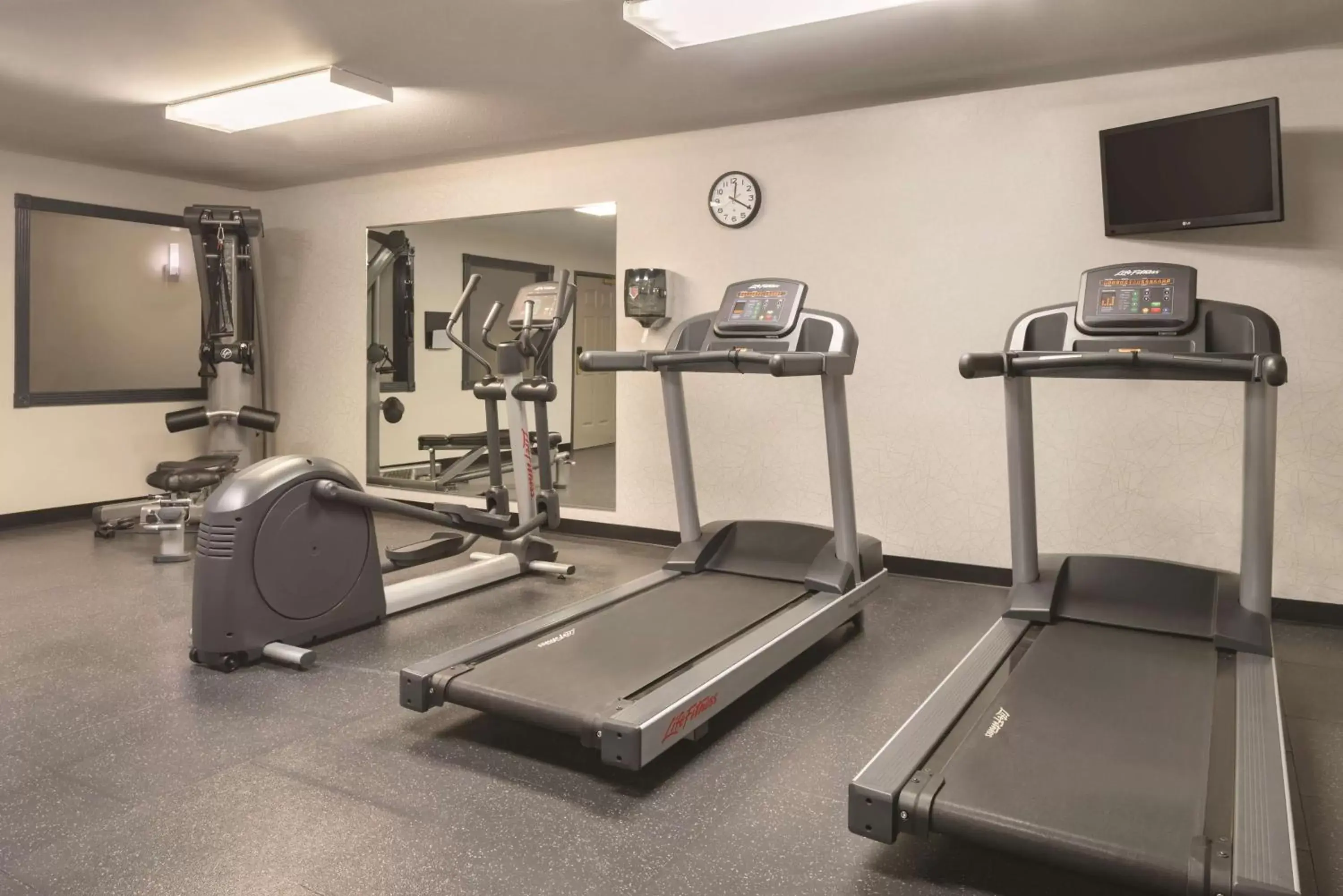 Activities, Fitness Center/Facilities in Country Inn & Suites by Radisson, Galena, IL