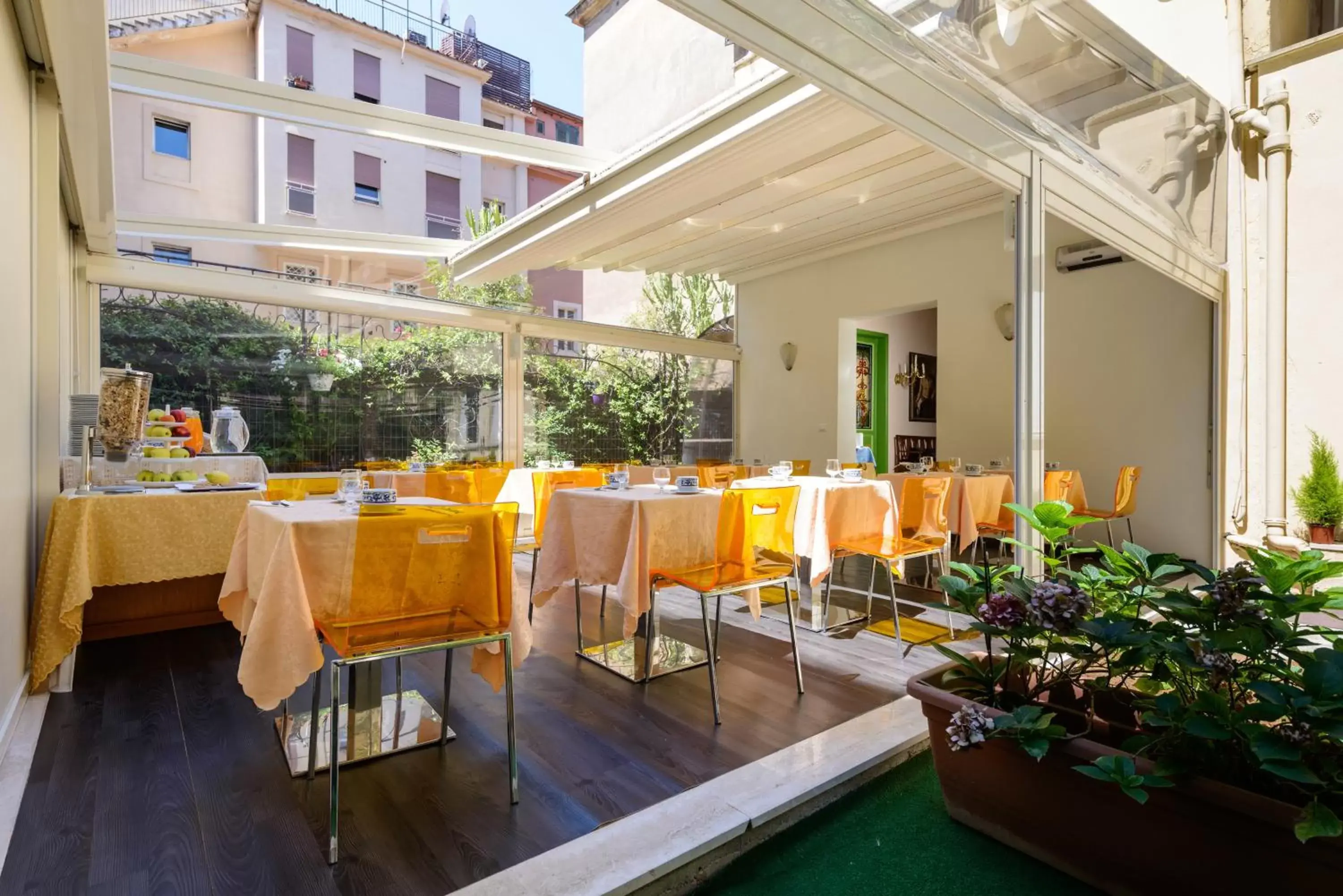 Restaurant/places to eat in Hotel St. Moritz Restaurant/places to eat in Hotel St. Moritz