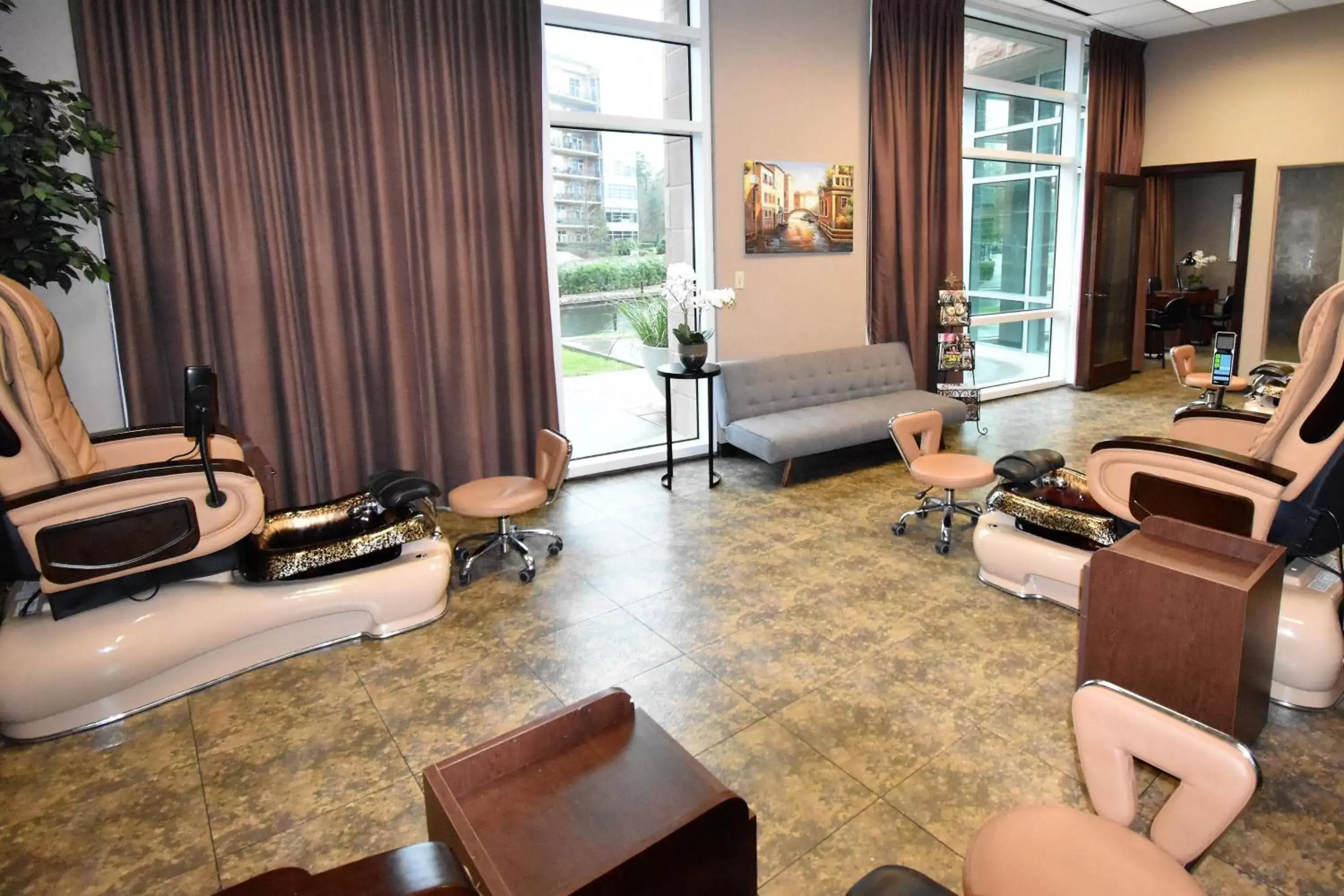 Spa and wellness centre/facilities, Seating Area in The Woodlands Waterway Marriott Hotel and Convention Center