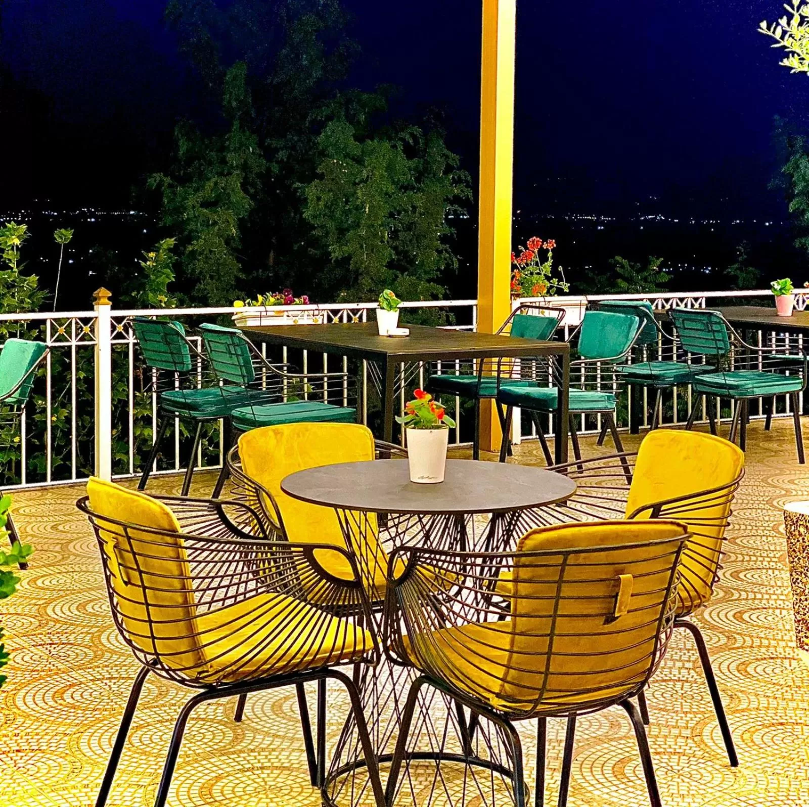 Restaurant/places to eat in Ardenica Boutique Hotel