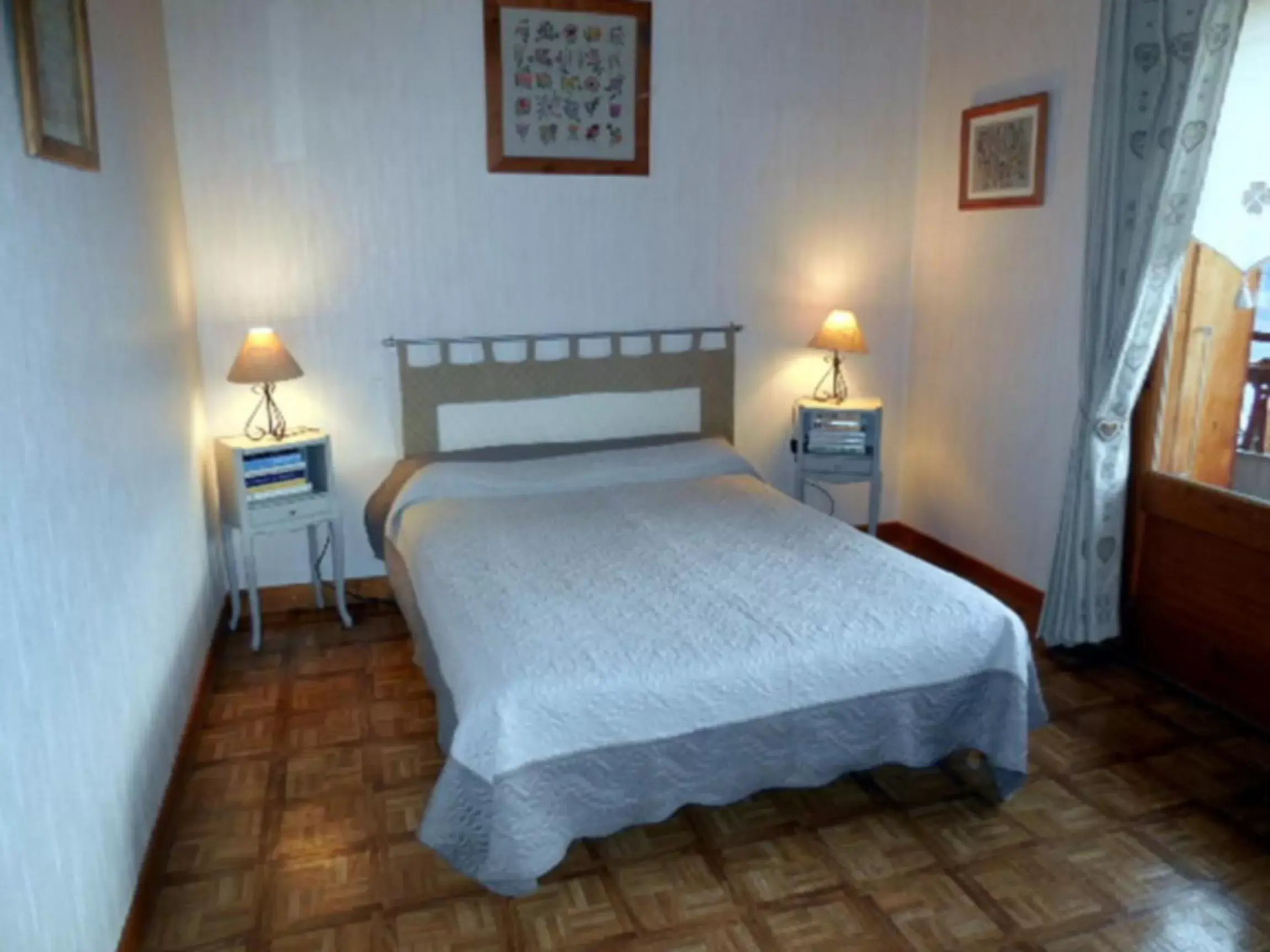 Photo of the whole room, Bed in Chambres d'hôtes les Terrasses de Varme