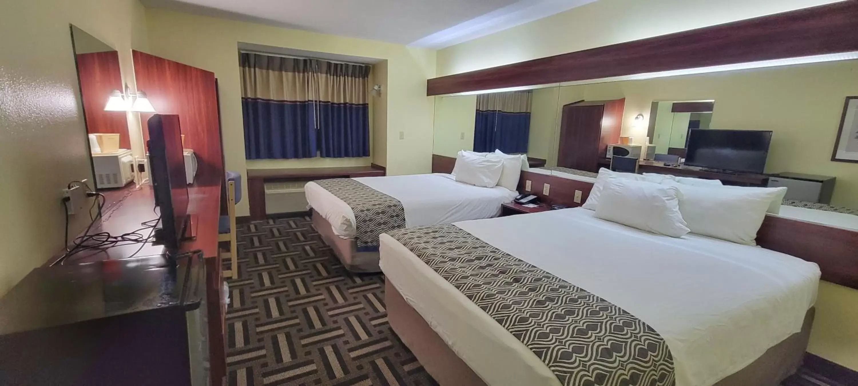 Bed in Microtel Inn & Suites by Wyndham Tulsa - Catoosa Route 66