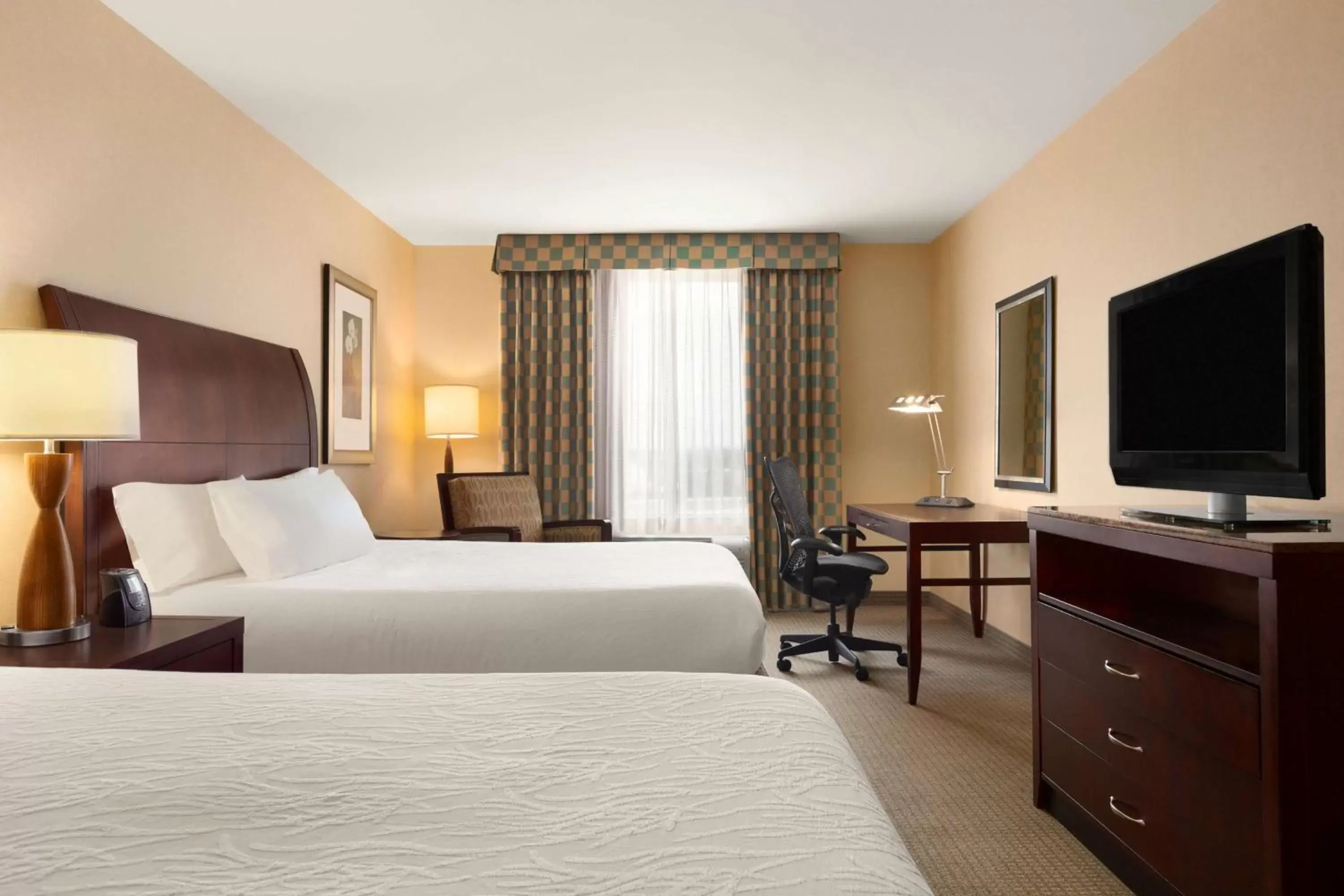 Bedroom, Bed in Hilton Garden Inn Dulles North