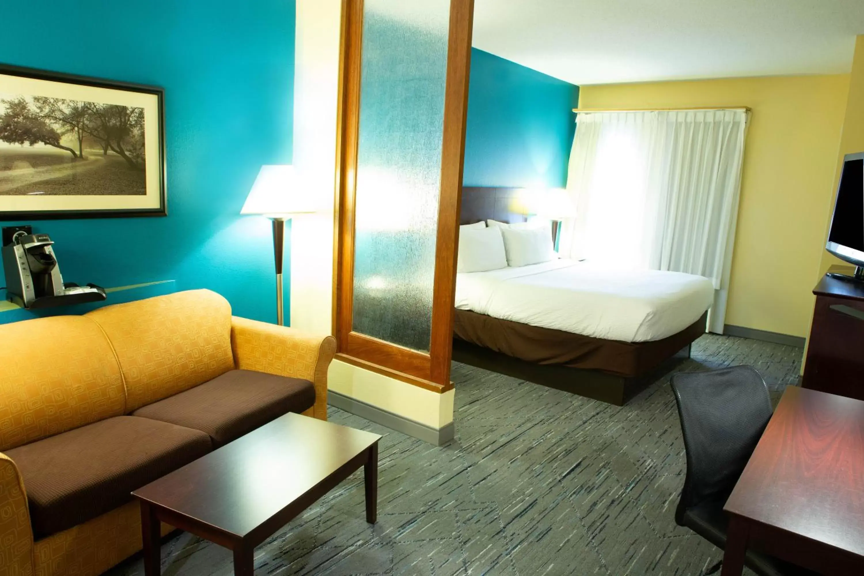 Photo of the whole room, Bed in Holiday Inn Express Harrisburg West, an IHG Hotel