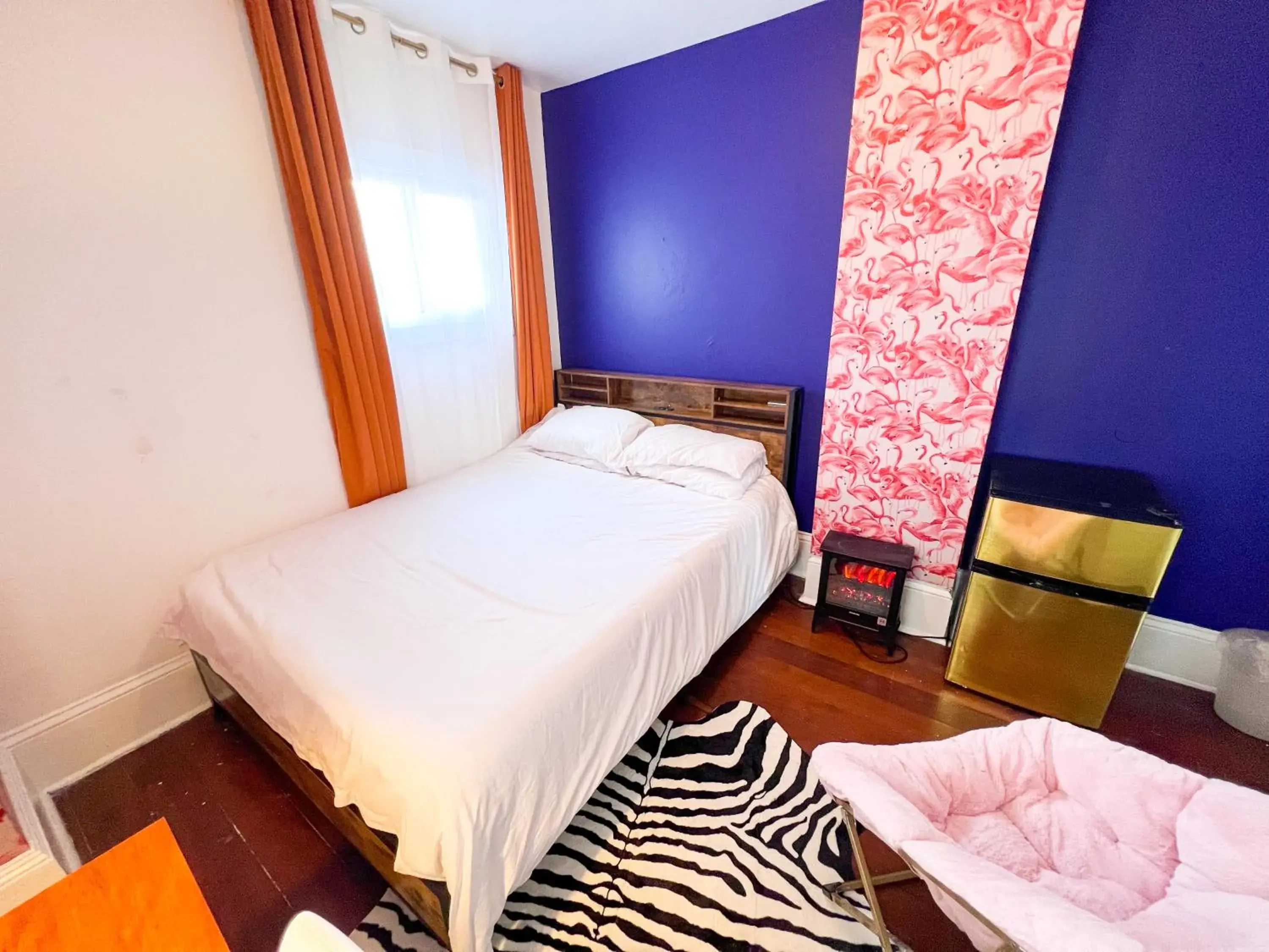Bedroom, Bed in International Travelers House Adventure Hostel