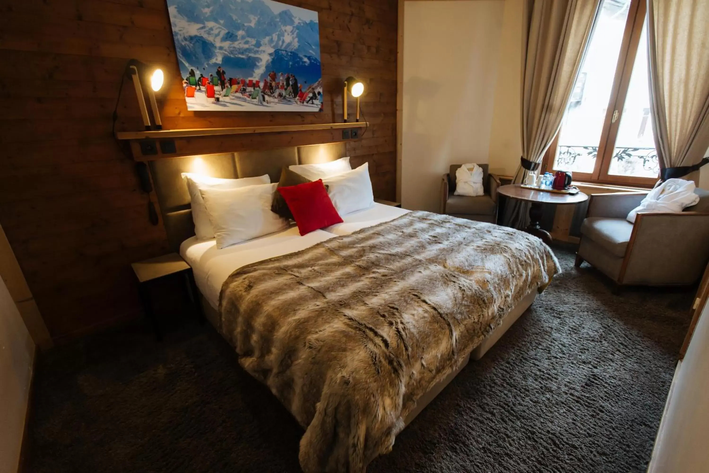 Photo of the whole room, Bed in Coeur des Neiges