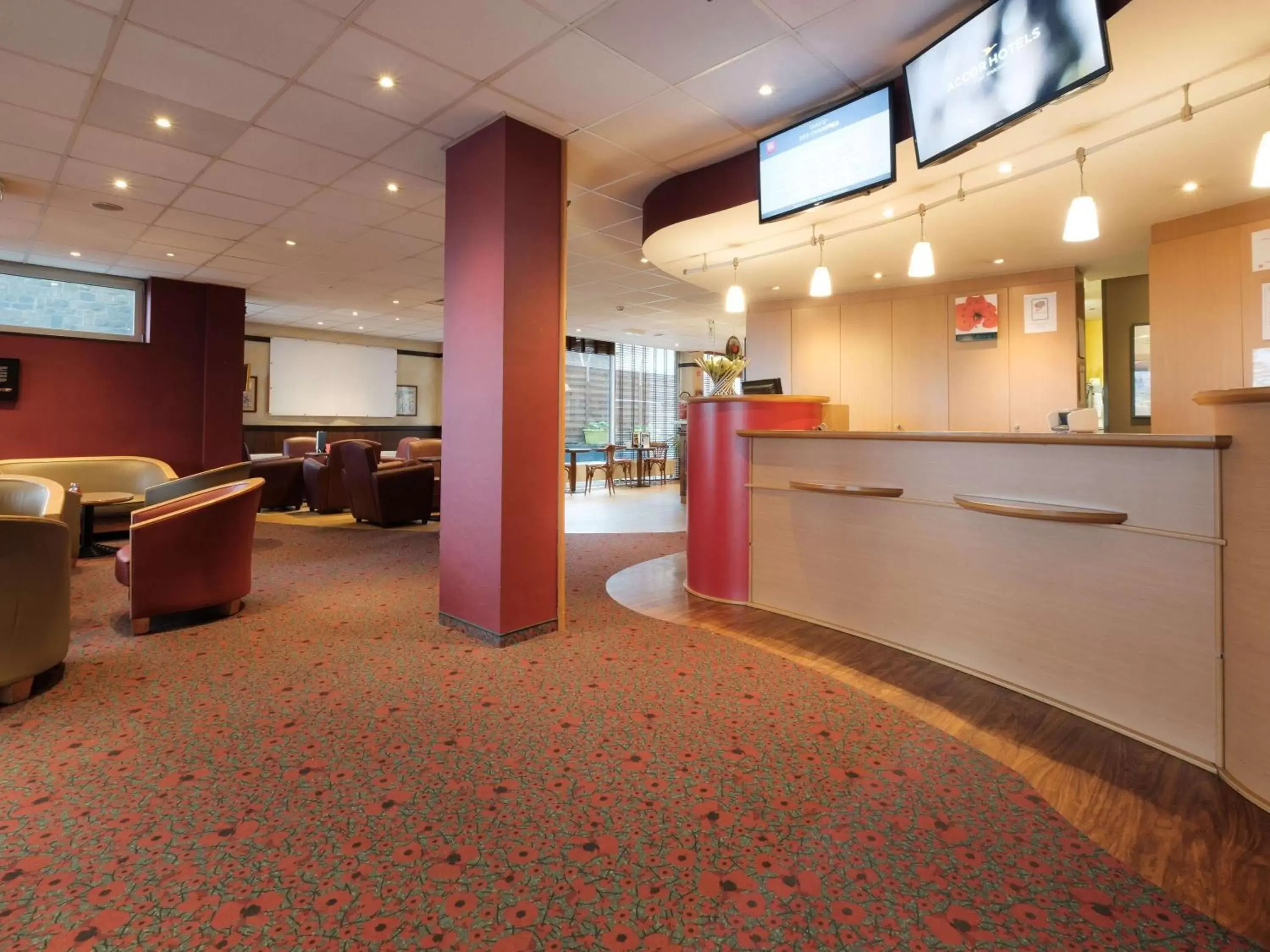 Property building, Lobby/Reception in ibis Mons Centre Gare