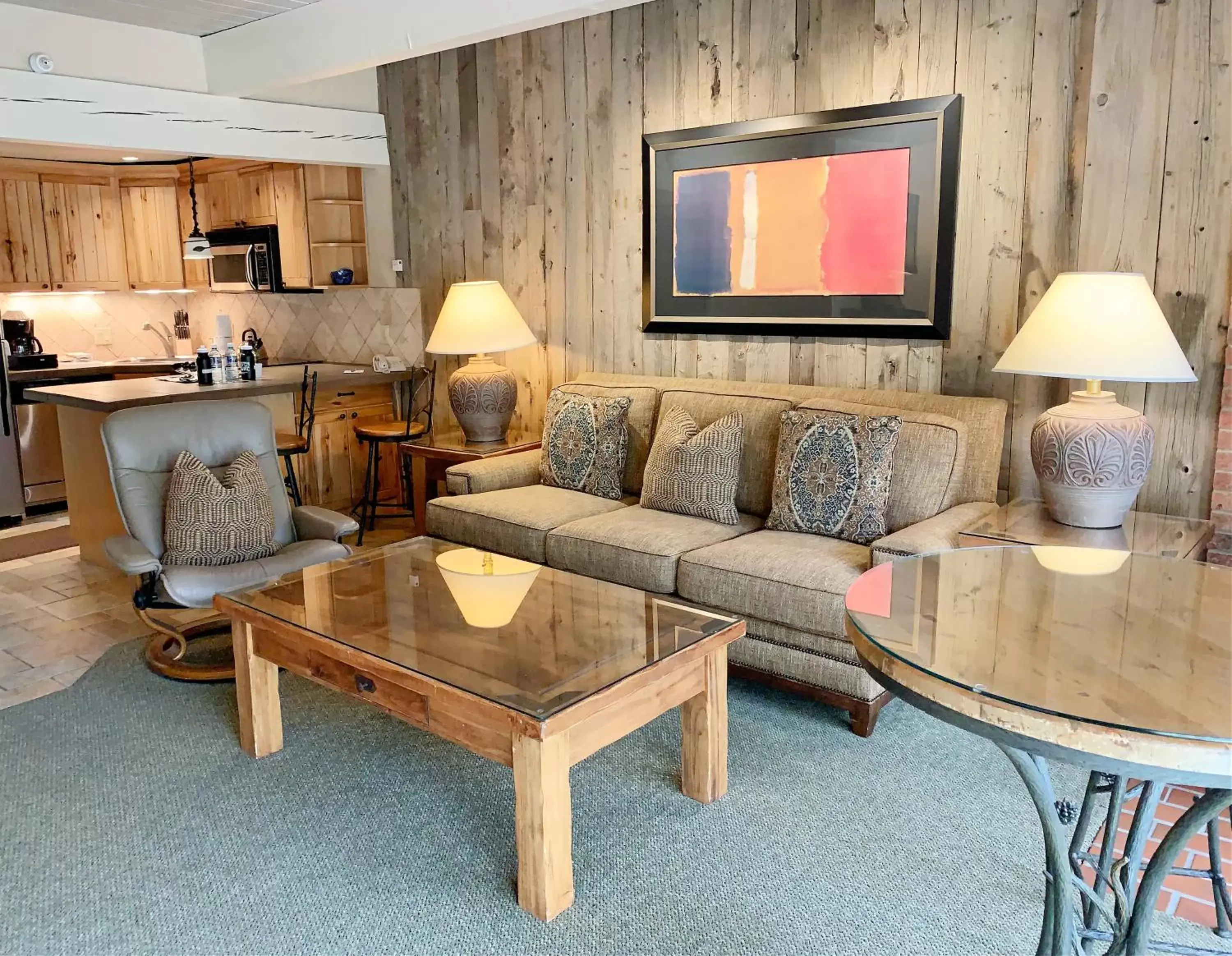 Living room, Seating Area in Aspen Square Condominium Hotel