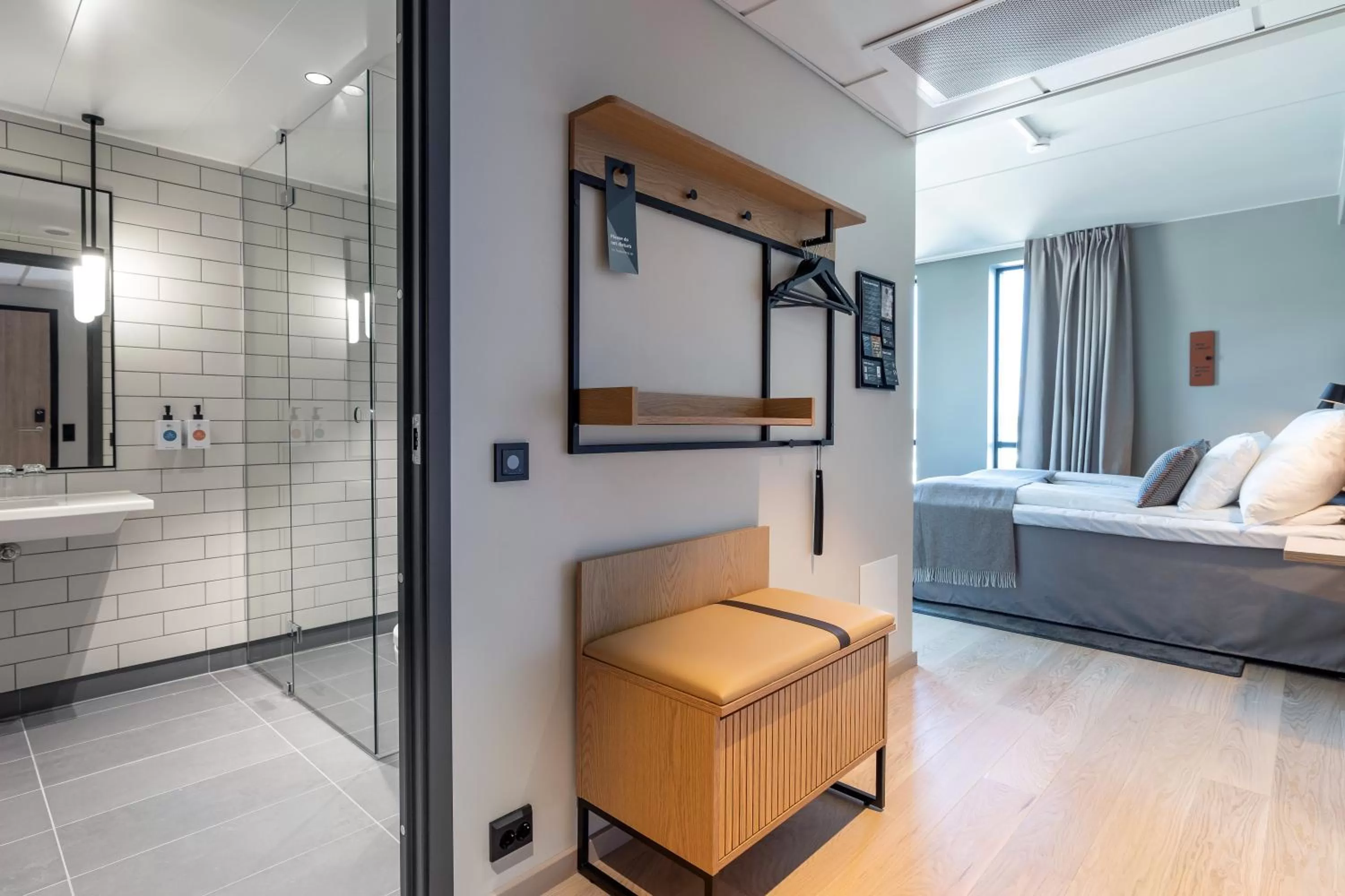 Bathroom, Bed in Quality Hotel Harstad