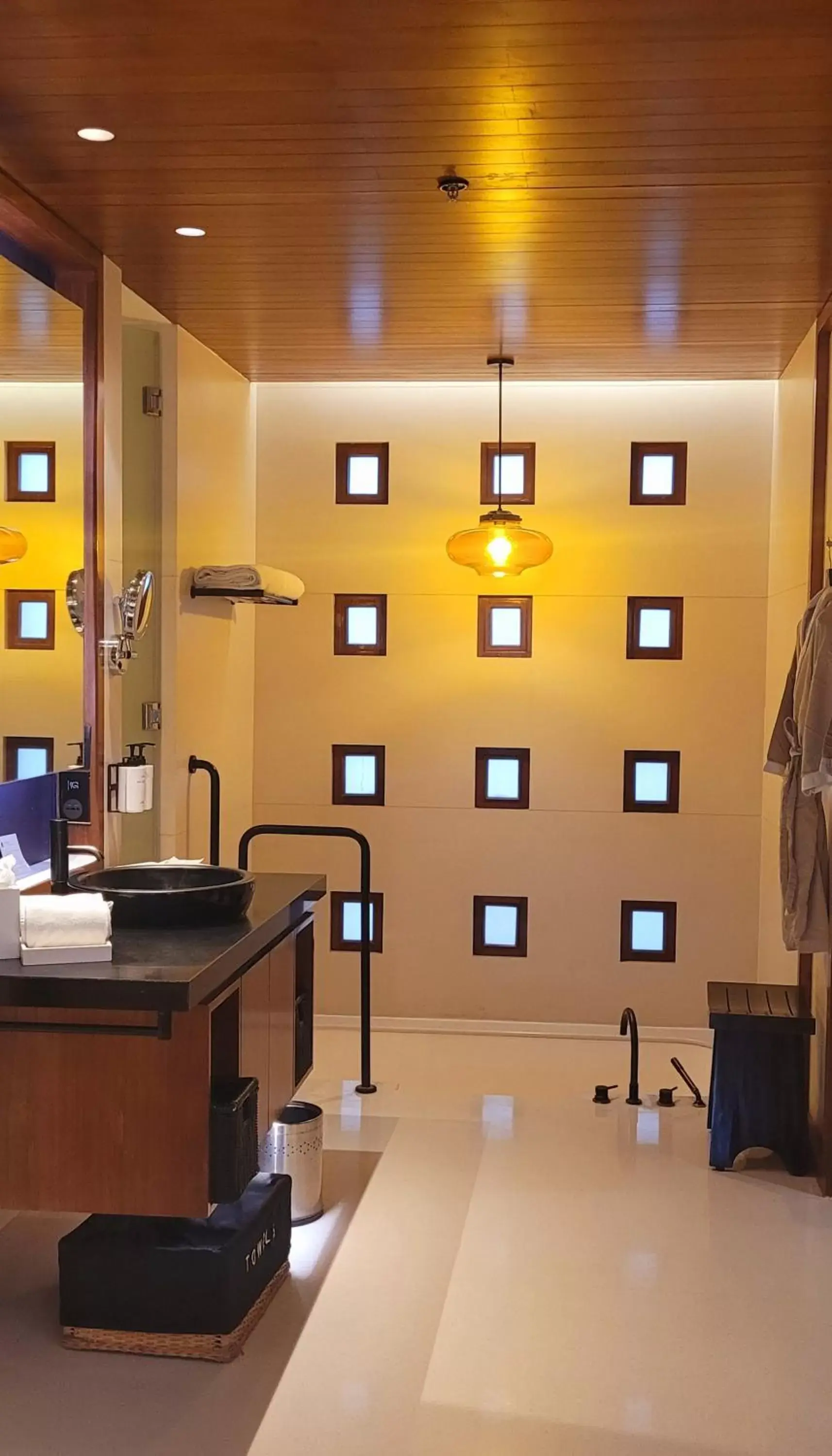 Bathroom, Lobby/Reception in InterContinental Chennai Mahabalipuram Resort, an IHG Hotel