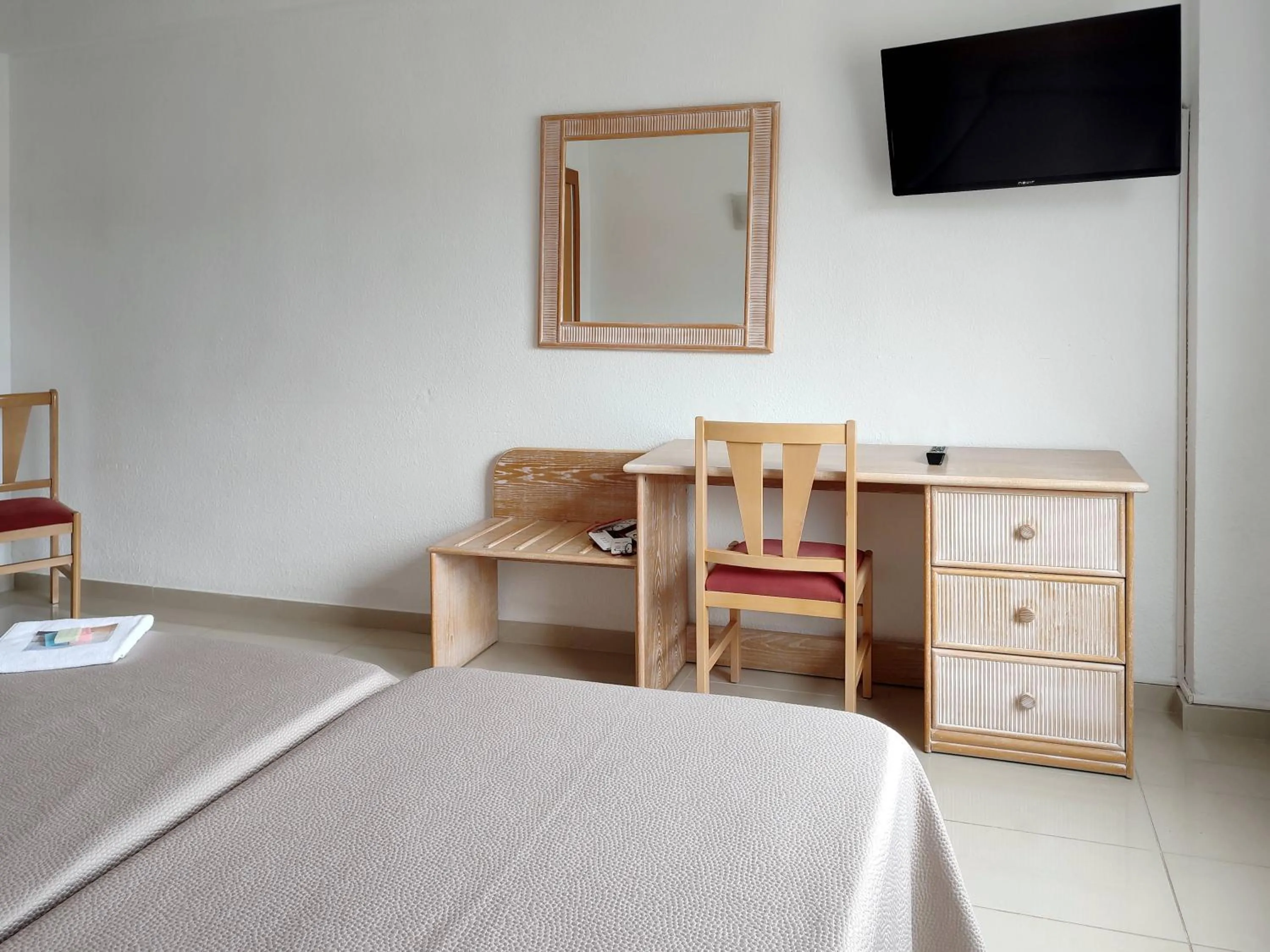 Photo of the whole room, Bed in Hotel Porto