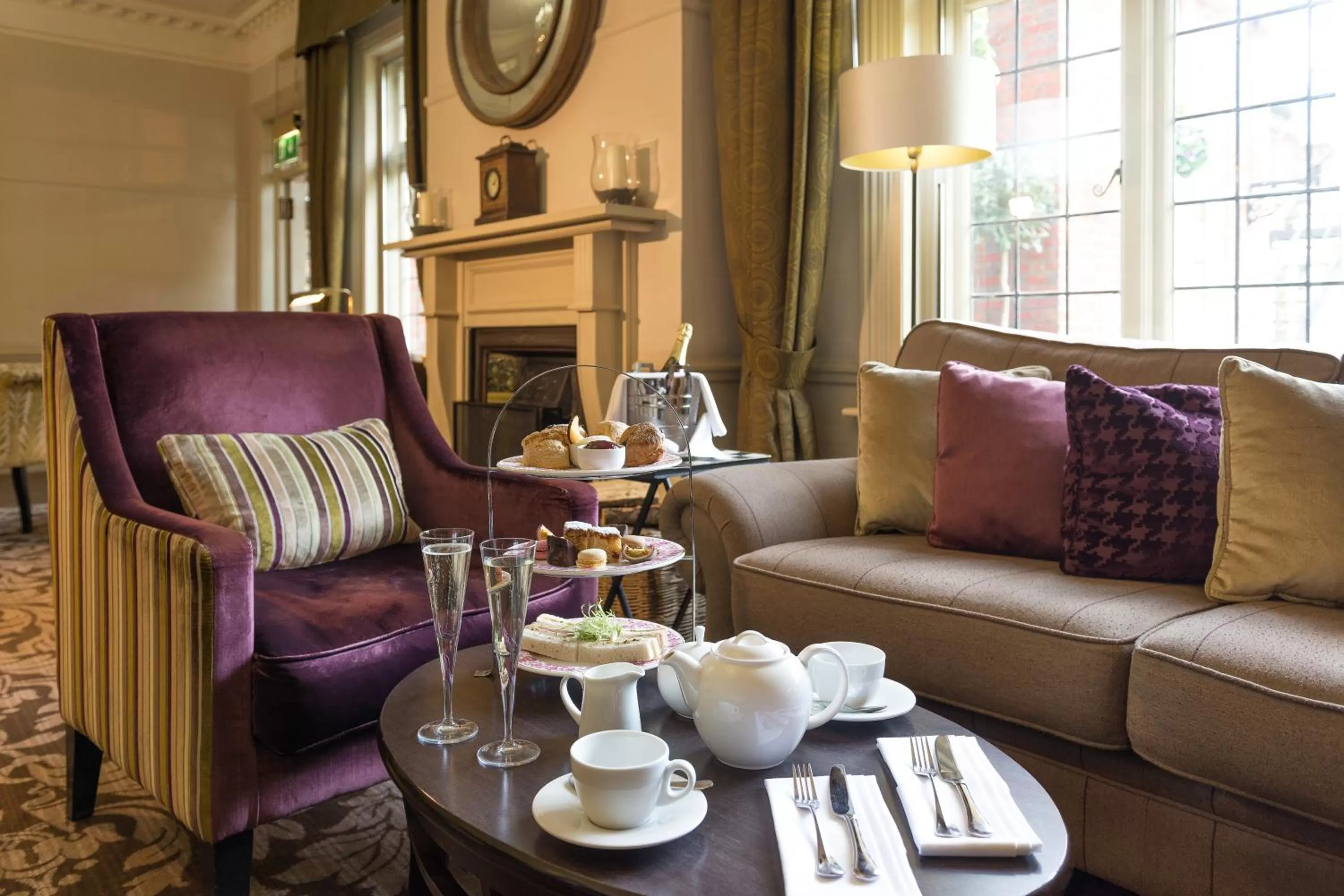 Lounge or bar in The Crown Manor House Hotel