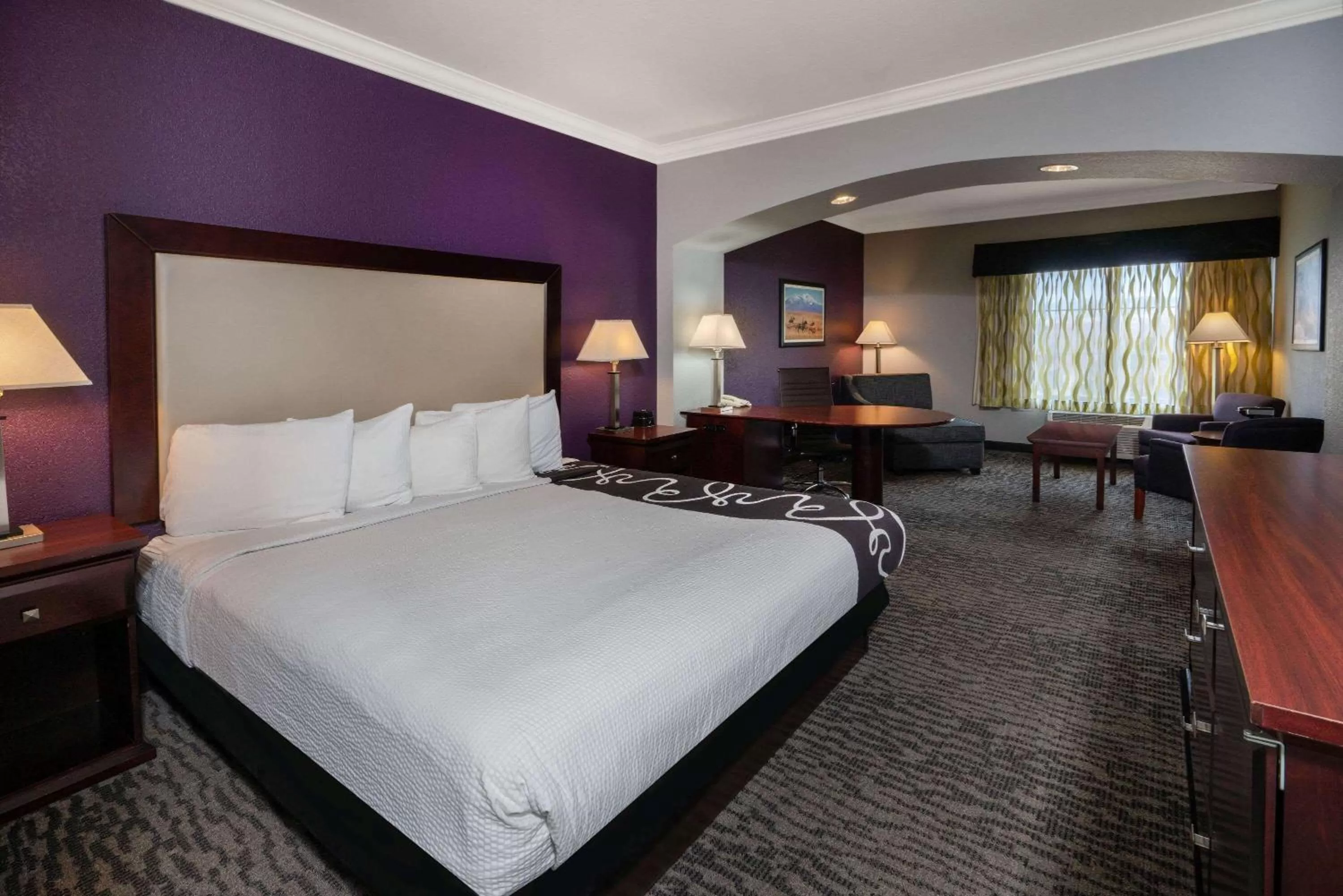 Bed in La Quinta Inn & Suites by Wyndham Loveland Estes Park