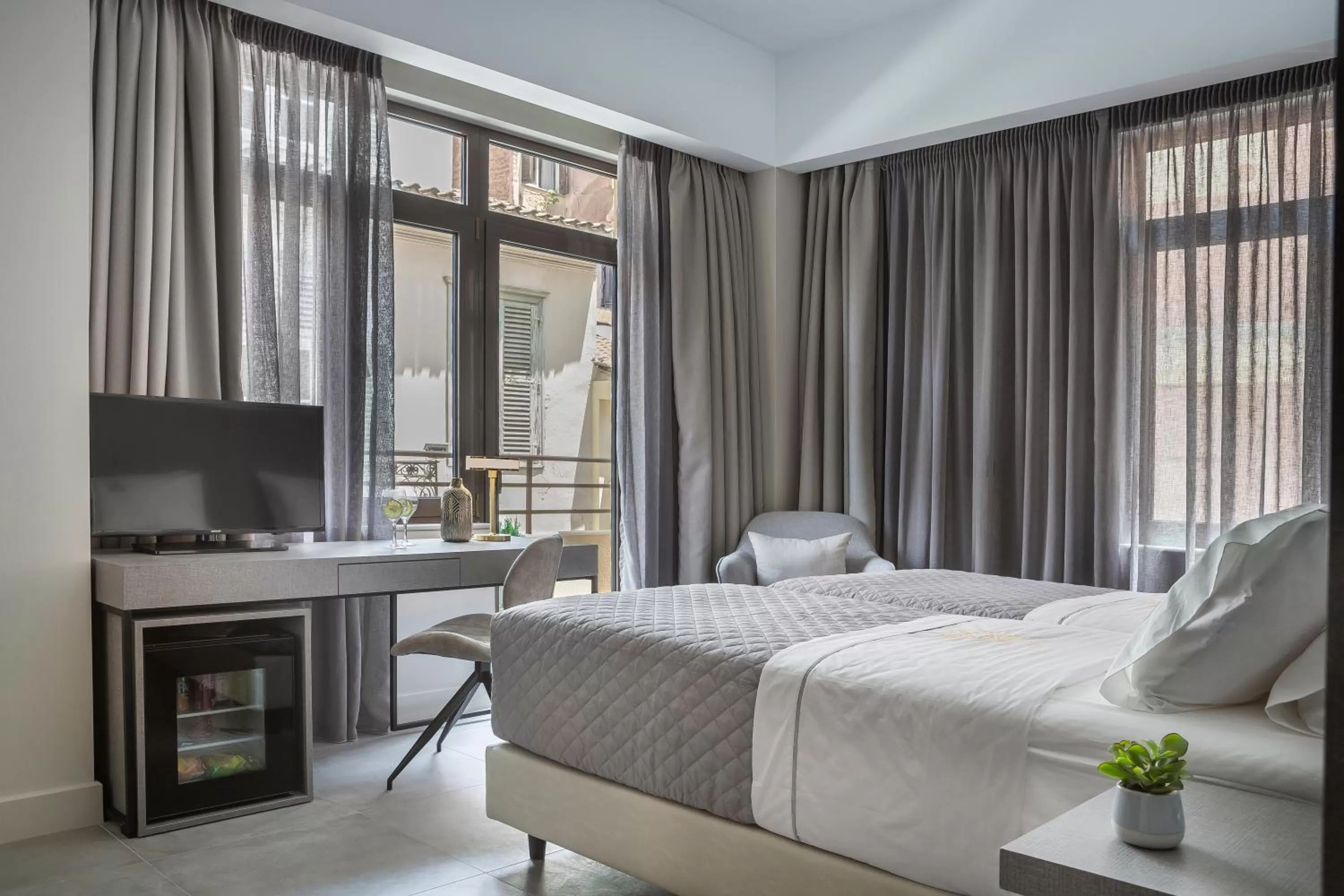 Photo of the whole room, Bed in Royalty Hotel Athens