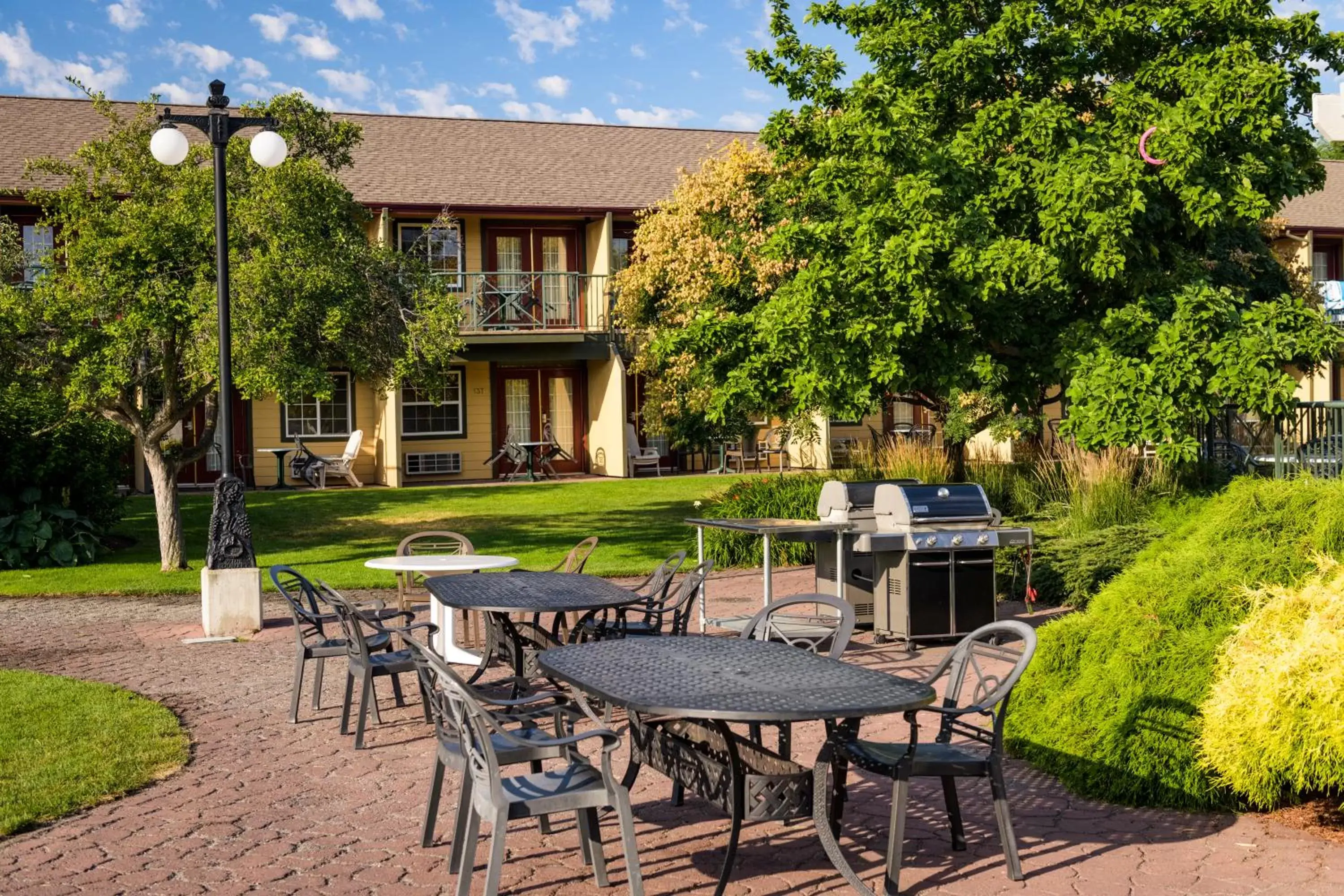 Patio in Ramada by Wyndham Penticton Hotel & Suites