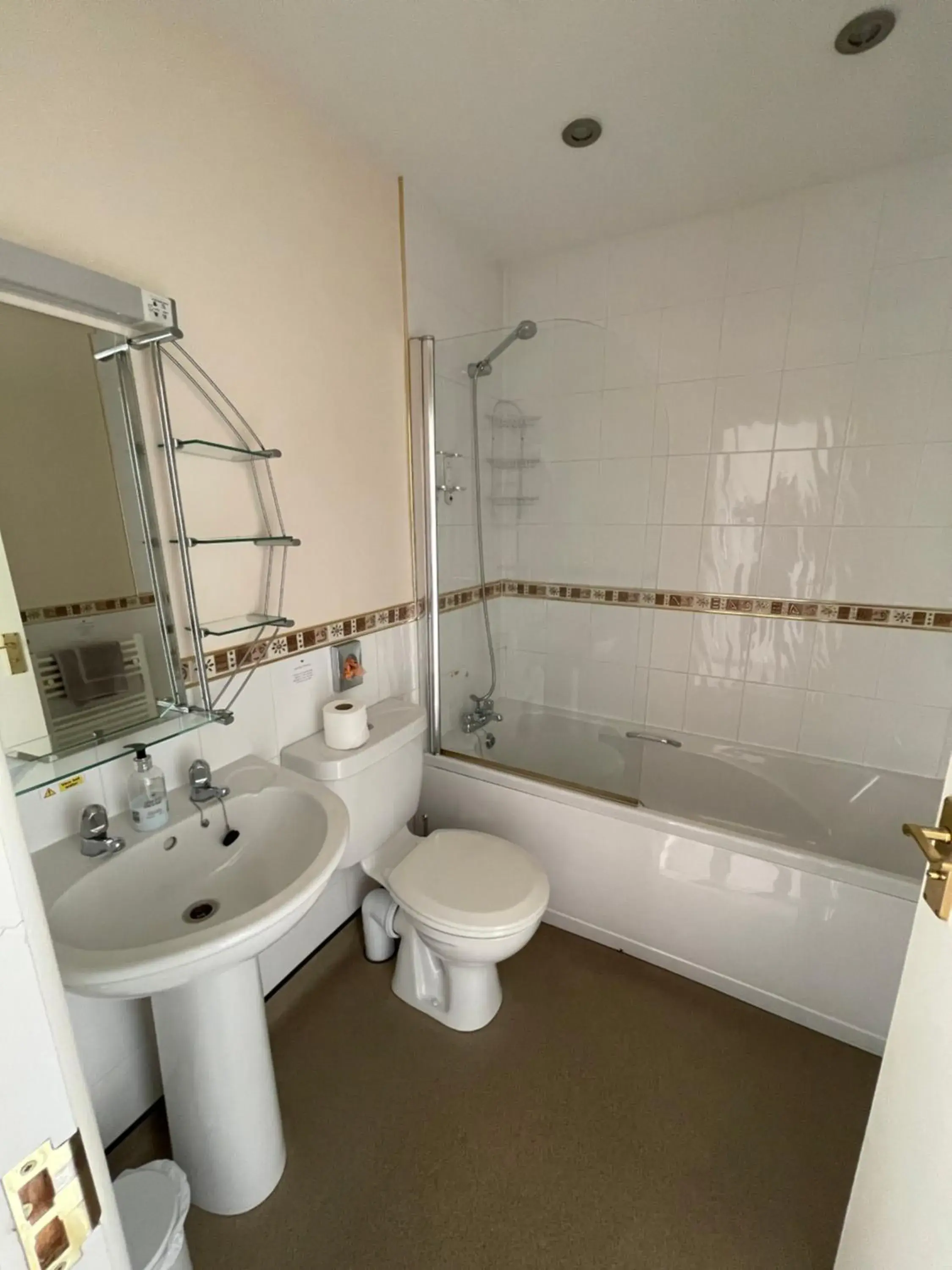 Bathroom in Station House, Dartmoor and Coast located, Village centre Hotel