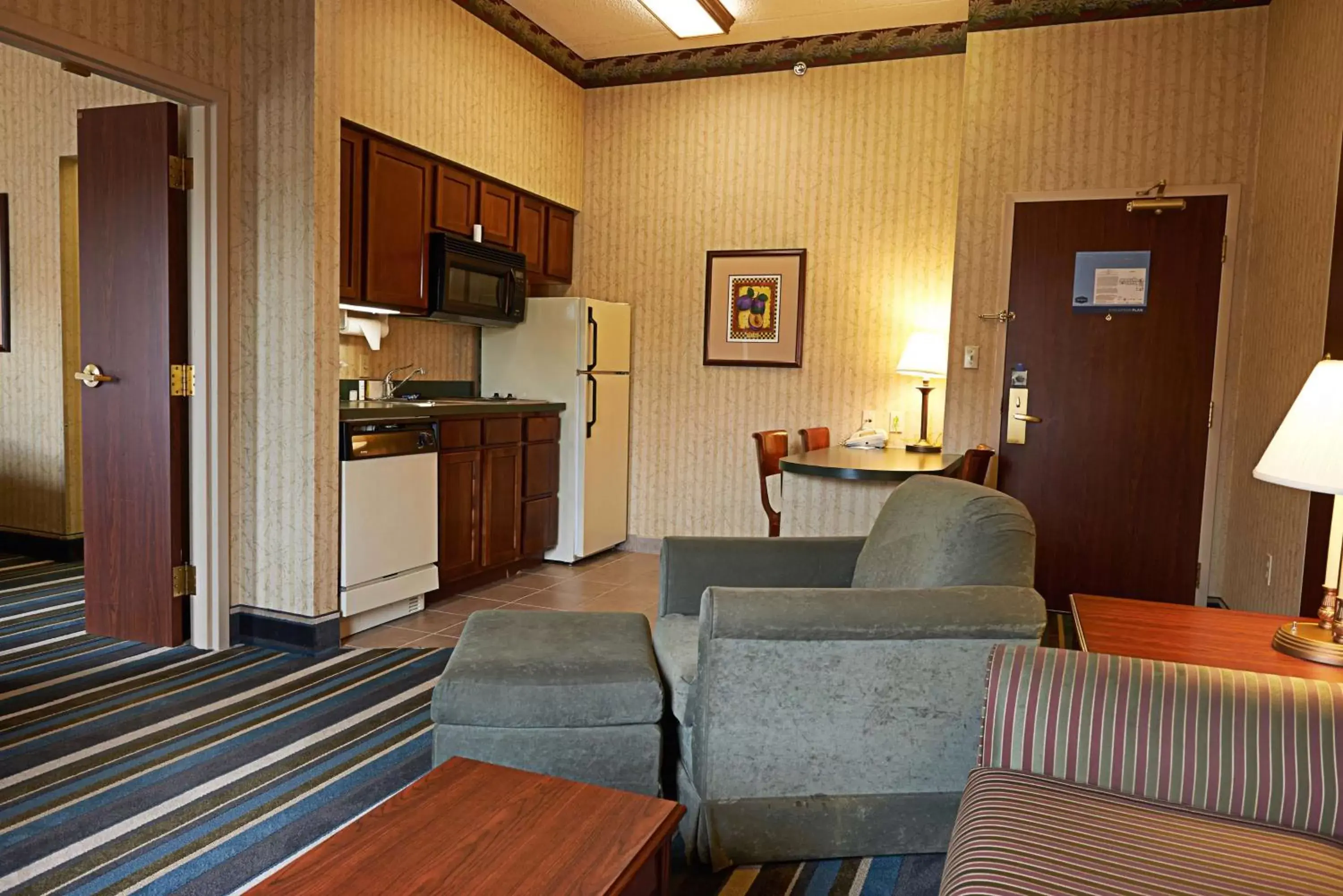 Living room, Seating Area in Hampton Inn & Suites Scottsburg