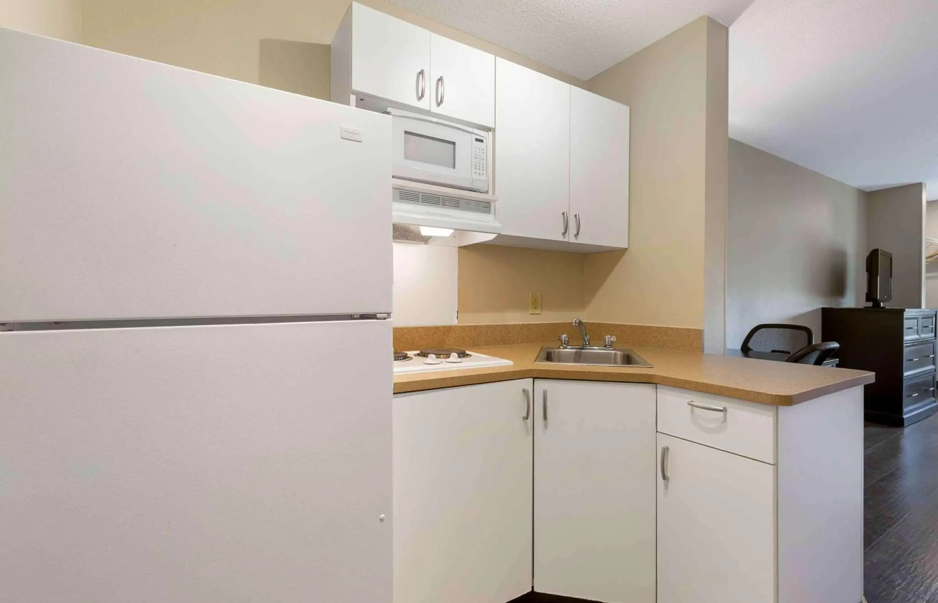 Bedroom, Kitchen/Kitchenette in Extended Stay America Suites - Washington, DC - Centreville - Manassas