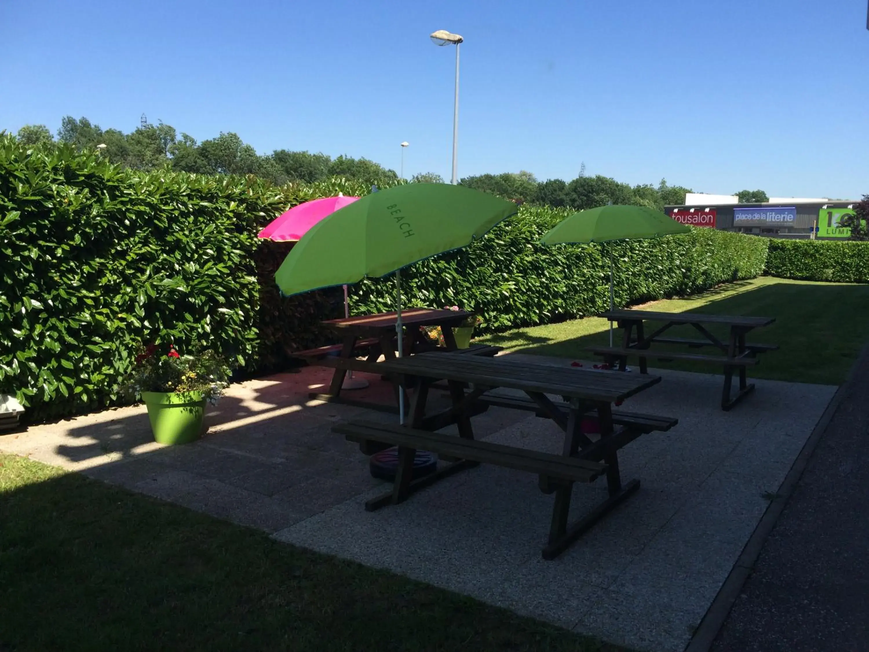 Garden, Patio/Outdoor Area in Première Classe Mâcon Sud