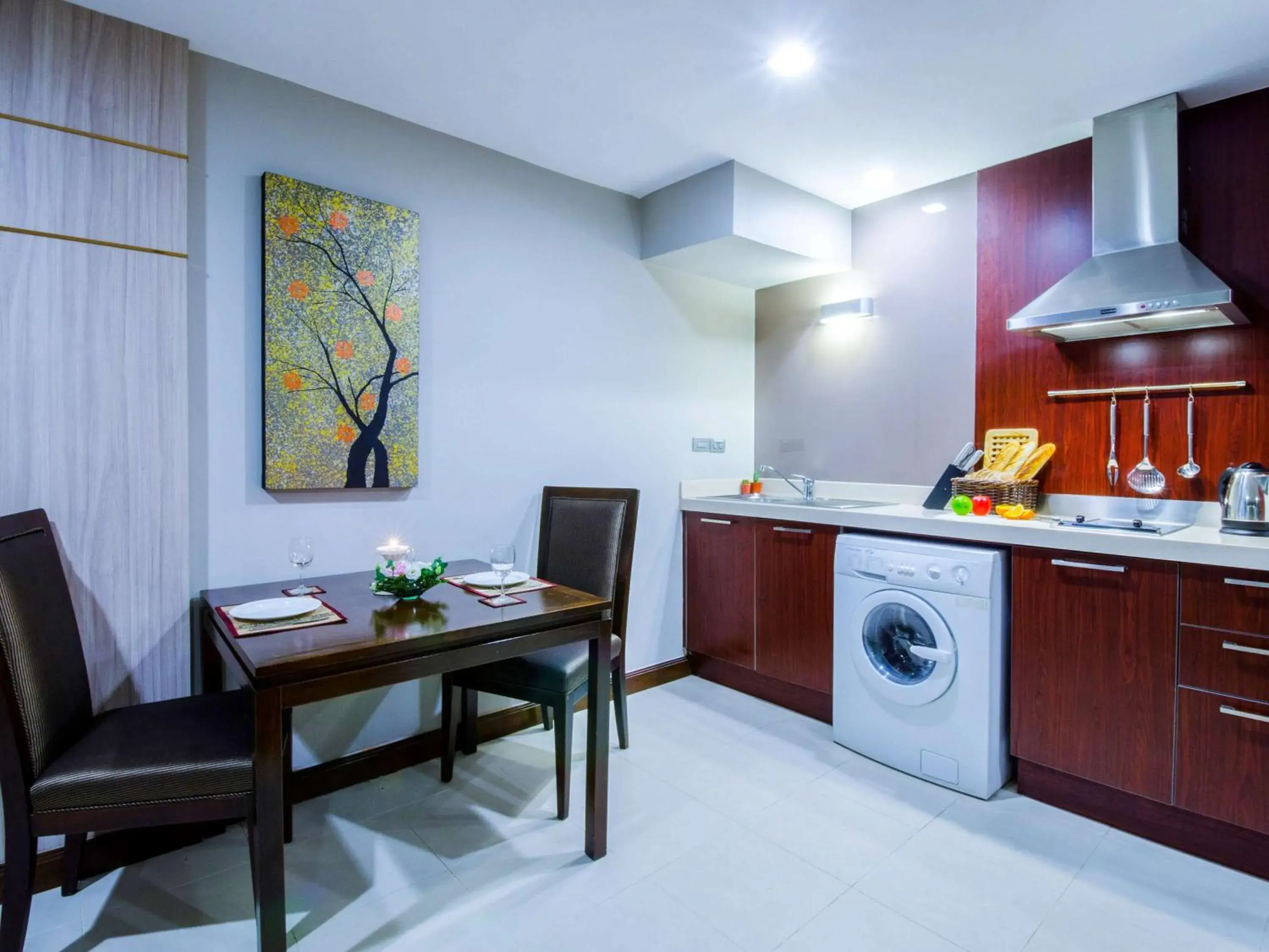 Photo of the whole room, Kitchen/Kitchenette in Grand Mercure Bangkok Asoke Residence