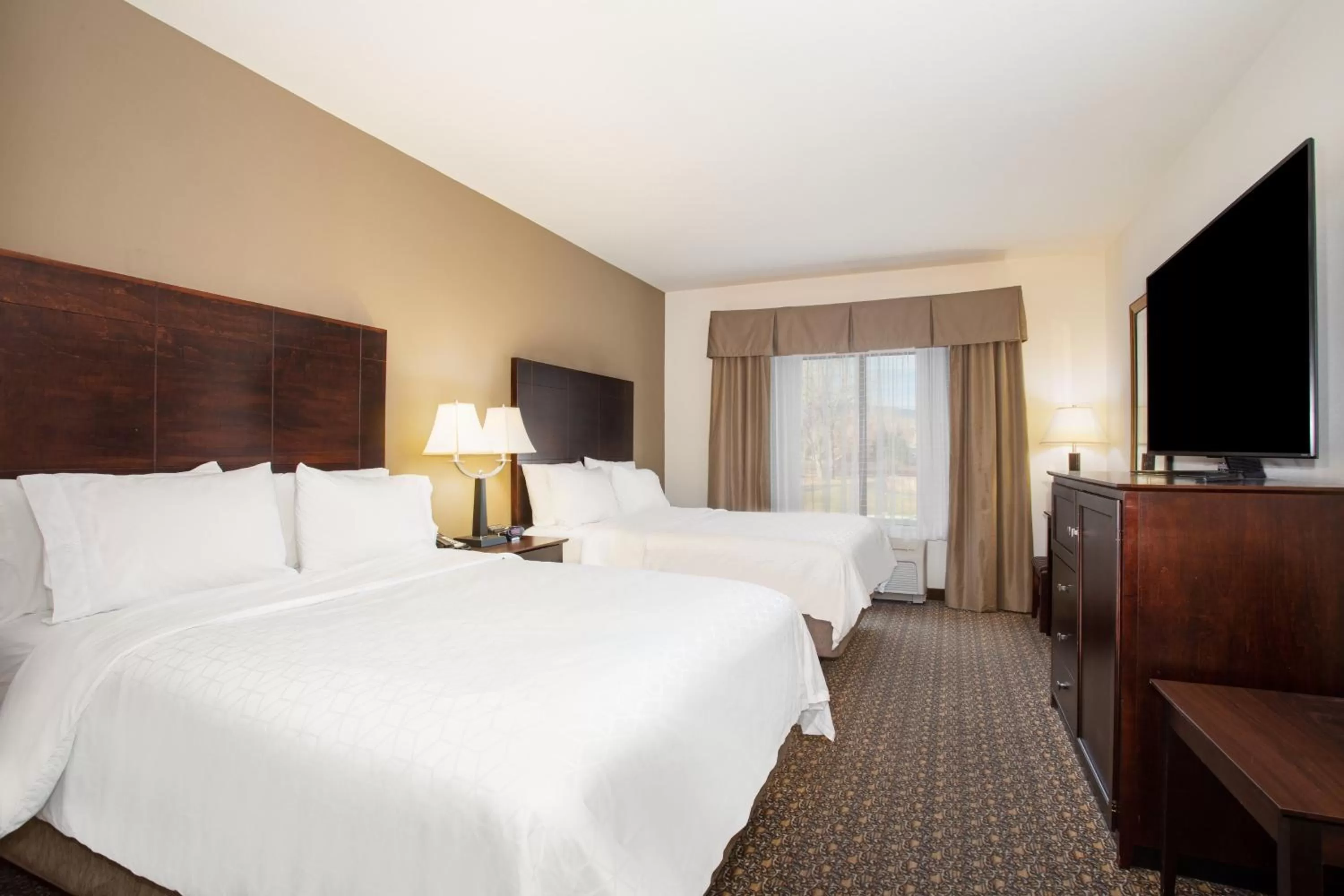 Photo of the whole room, Bed in Holiday Inn Express Hotel & Suites Lander by IHG