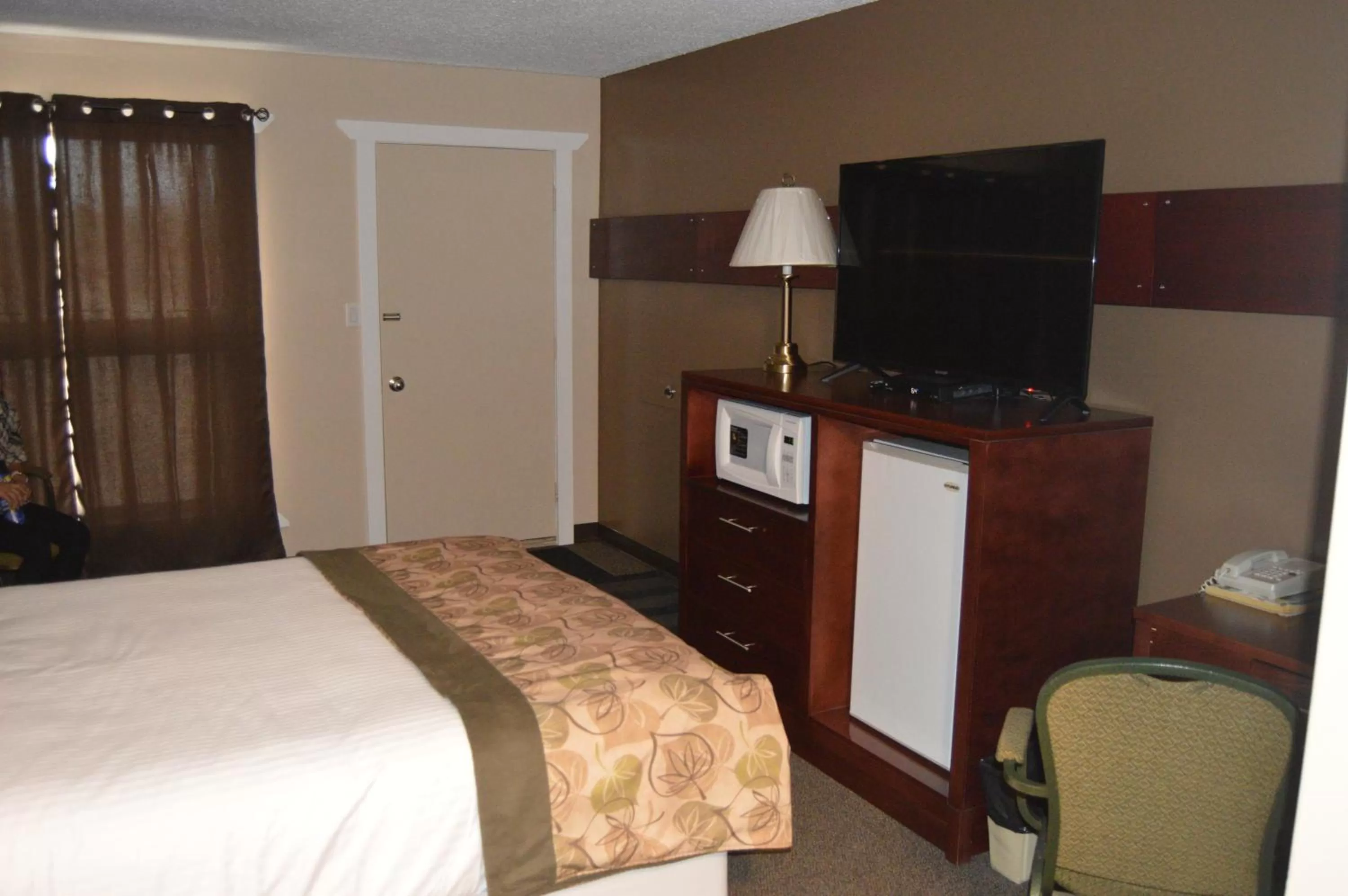 Bed in Wheel Inn Motel