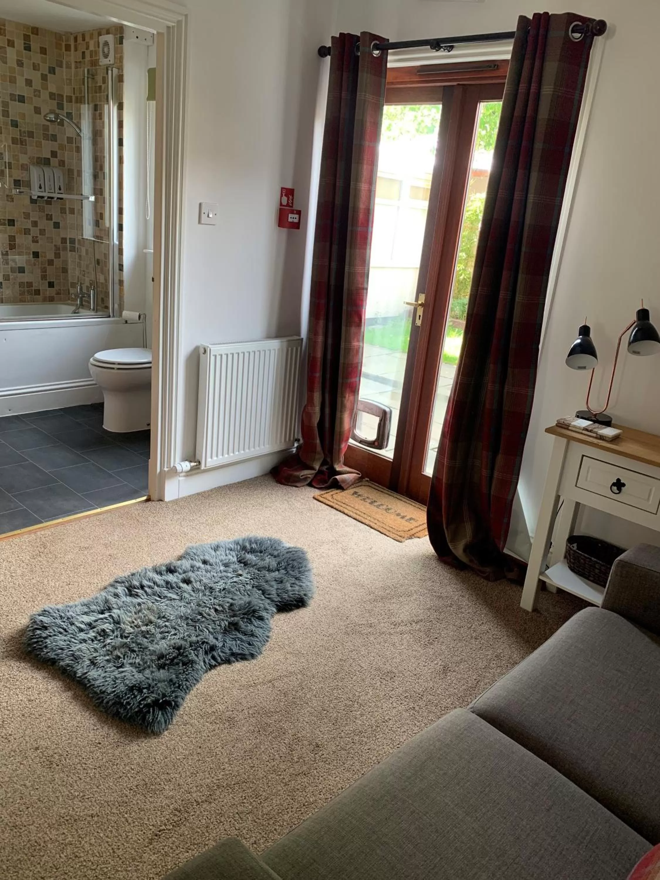 Living room, Bed in The Ship Inn