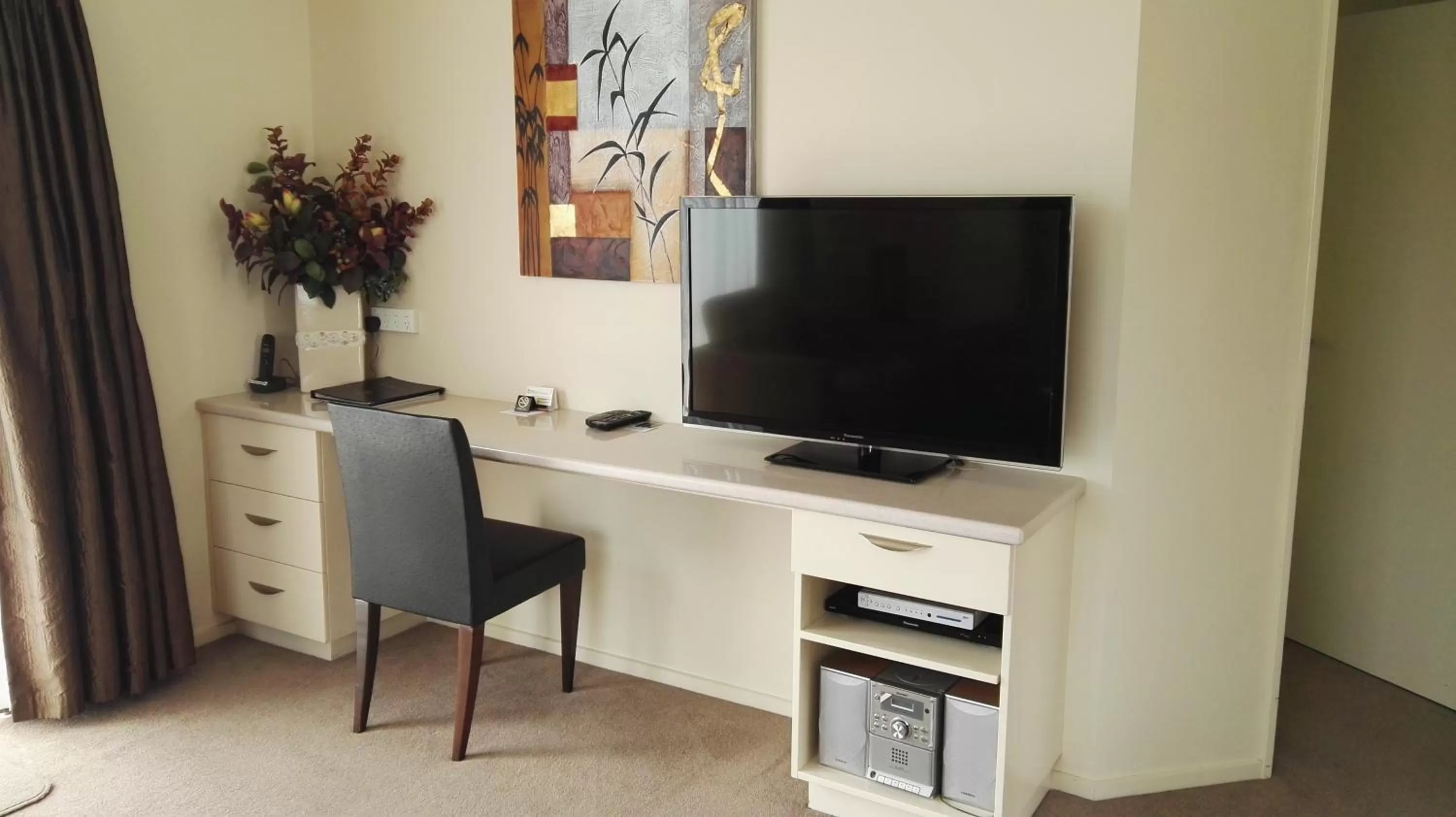 TV and multimedia in Cedar Grove Motor Lodge